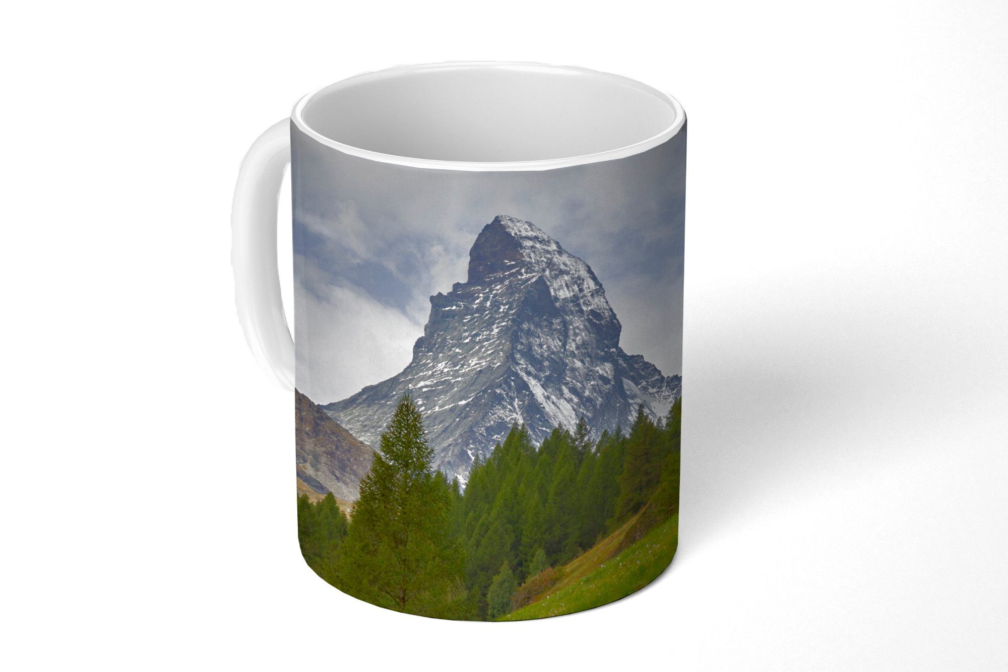 MuchoWow Tasse Das Schweizer Matterhorn hinter einem Tannenwald, Keramik, Kaffeetassen, Teetasse, Becher, Teetasse, Geschenk