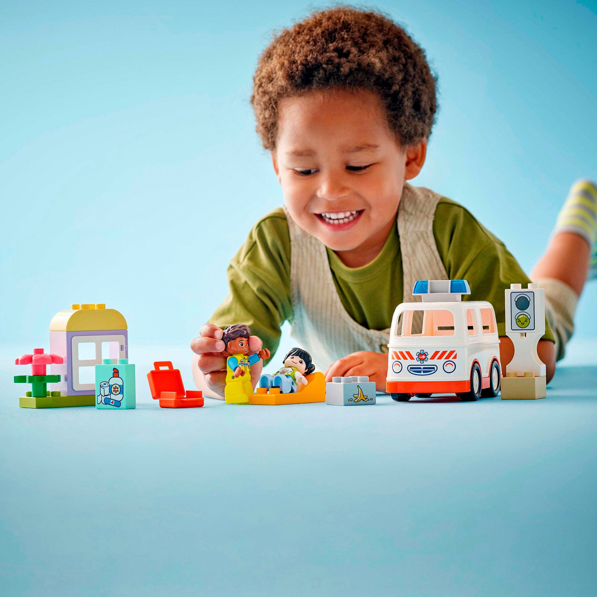 LEGO® Rettungswagen mit Fahrer (10447), LEGO DUPLO Town Konstruktionsspiels günstig online kaufen