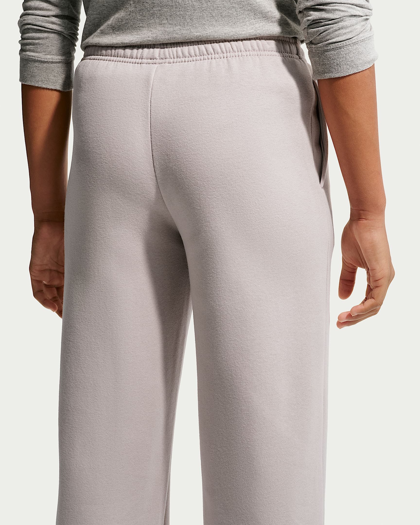 Nike Sportswear Jogginghose G NSW STUDIO FLC OH PANT für Kinder und Jugendliche, in Baggy-Form, aus weicher Sweatware