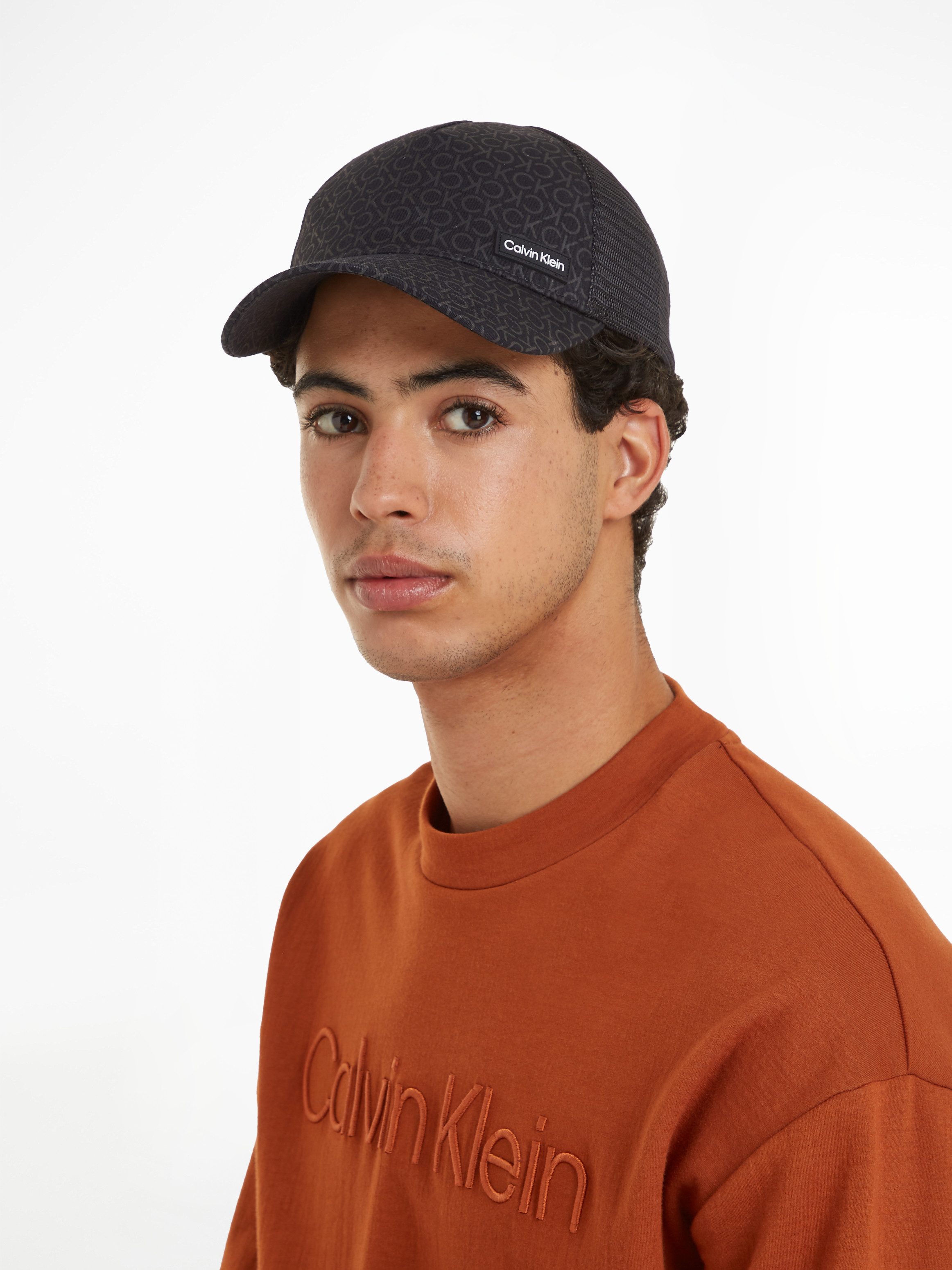 Calvin Klein Trucker Cap ESSENTIAL PATCH TRUCKER MONO mit Logoprägung