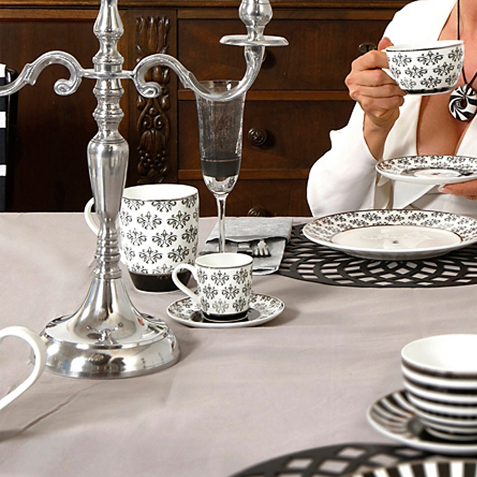 Goebel Tasse Künstlertasse Maja von Fine Hohenzollern Bone Kaffeetasse Floral, Kaffeepott China, 2-tlg. Teetasse