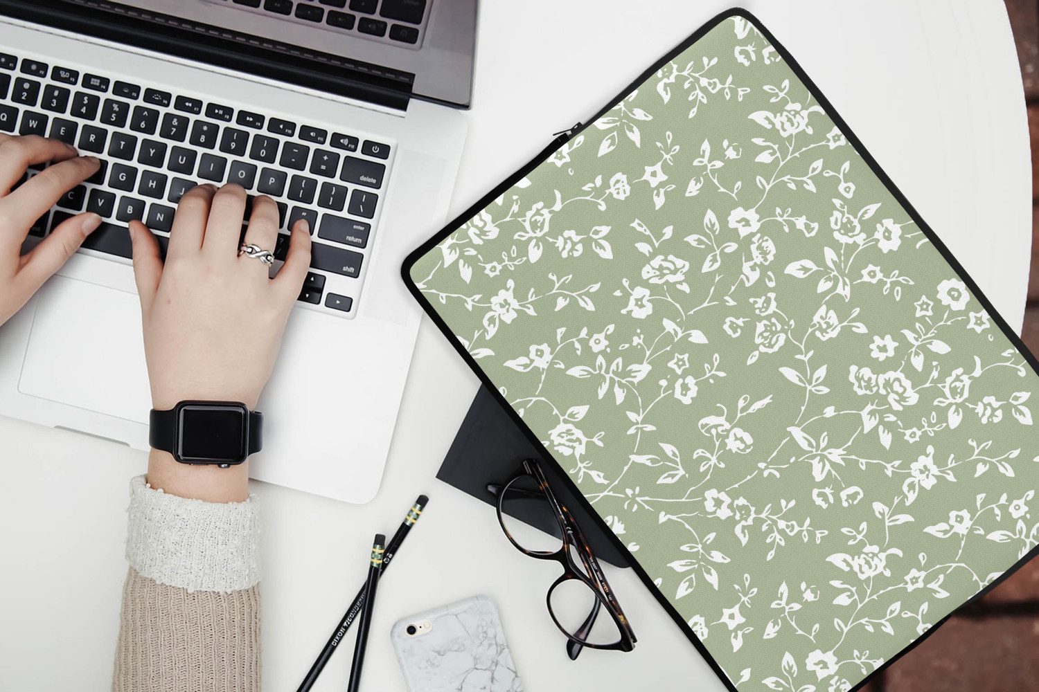 MuchoWow Laptop-Hülle Blumen - Druck - Grün - Weiß 14 Zoll, Schutzhülle für Laptop, Schutz gegen Kratzern, Laptoptasche
