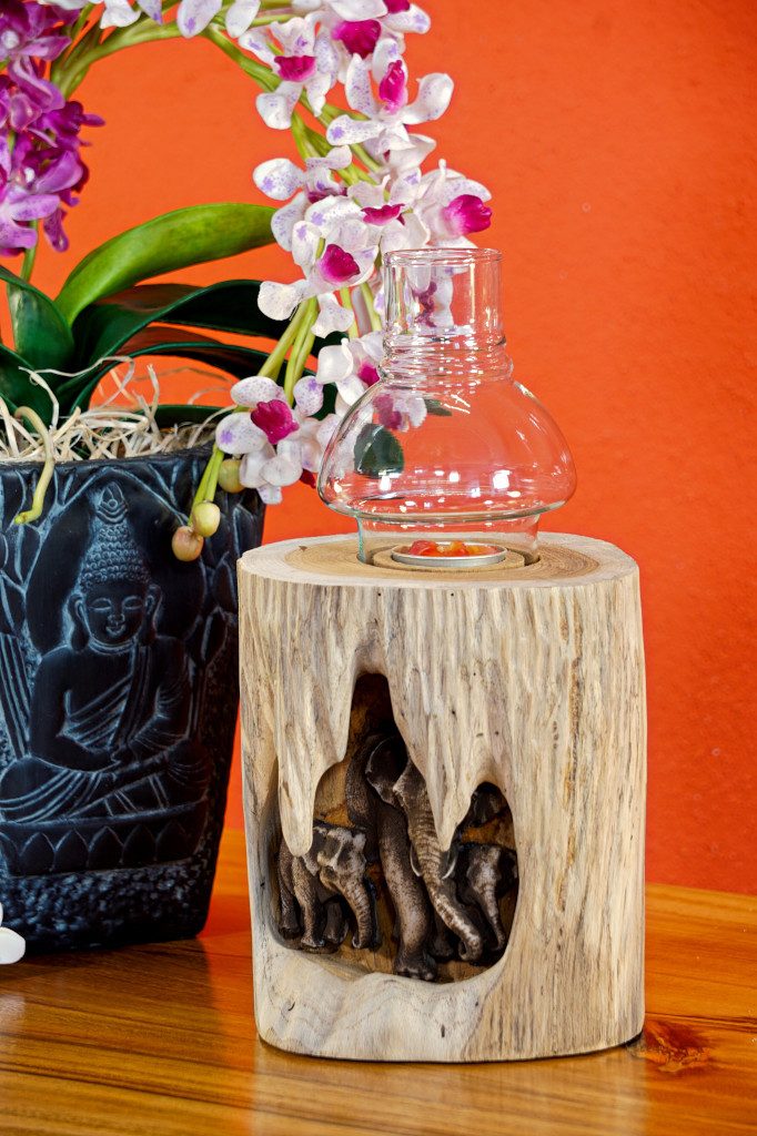 Kinaree Teelichthalter Holz Windlicht mit Elefanten, Akazien Massivholz, inkl. Glasaufsatz, Schnitzerei