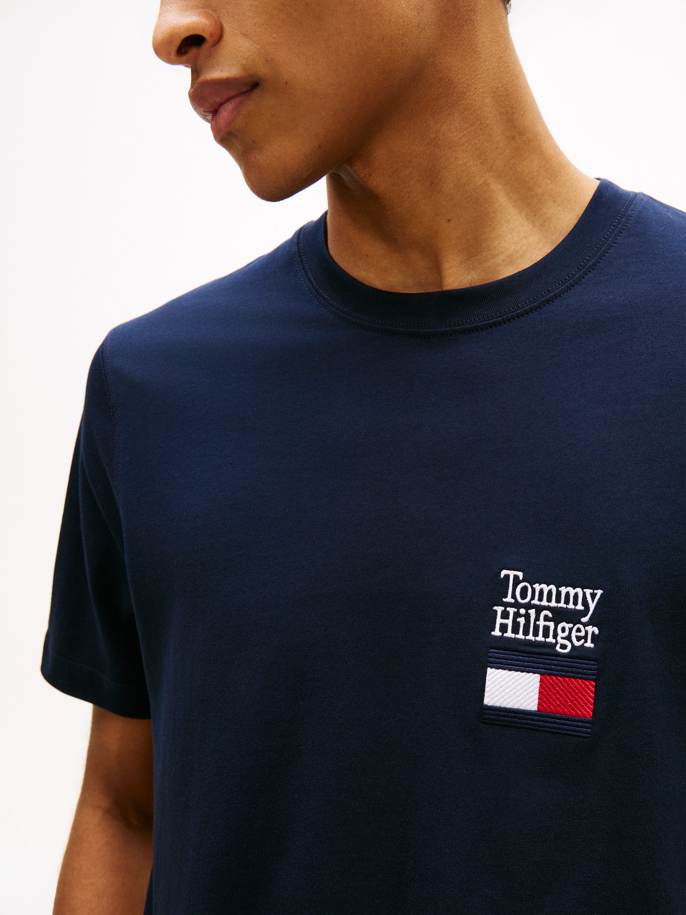 Tommy Hilfiger T-Shirt BRAND LOVE TEXT STACK Regular fit mit Rundhalsaussch günstig online kaufen