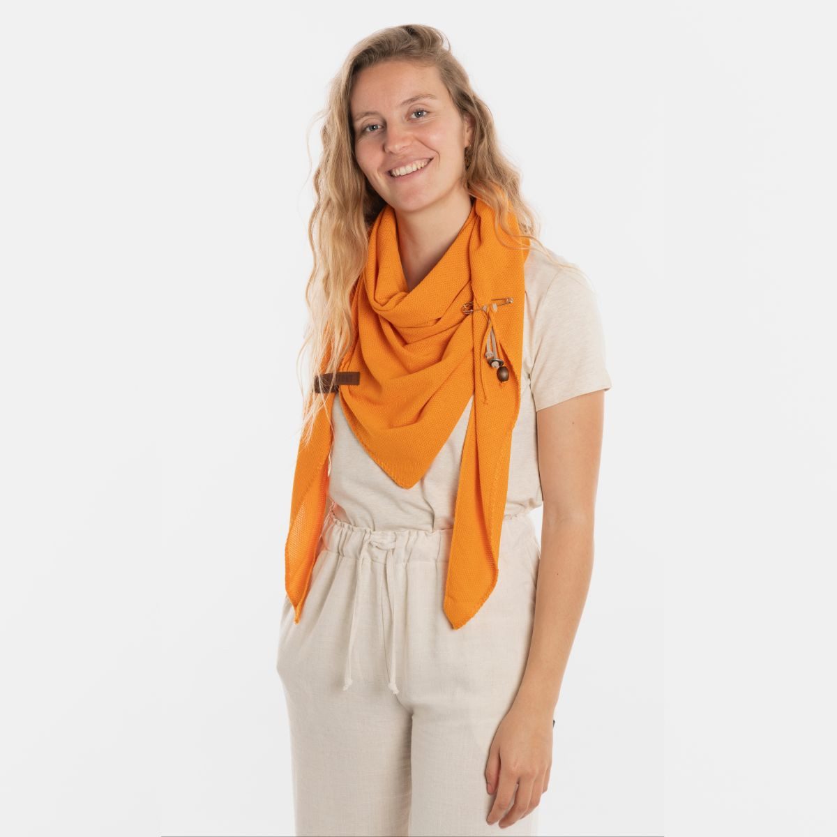 Knit Factory Strickschal Lola Dreieckstuch gestrickt Orange, (1-St), Schal Halstuch Dreiecksschal Tuch Strickmode