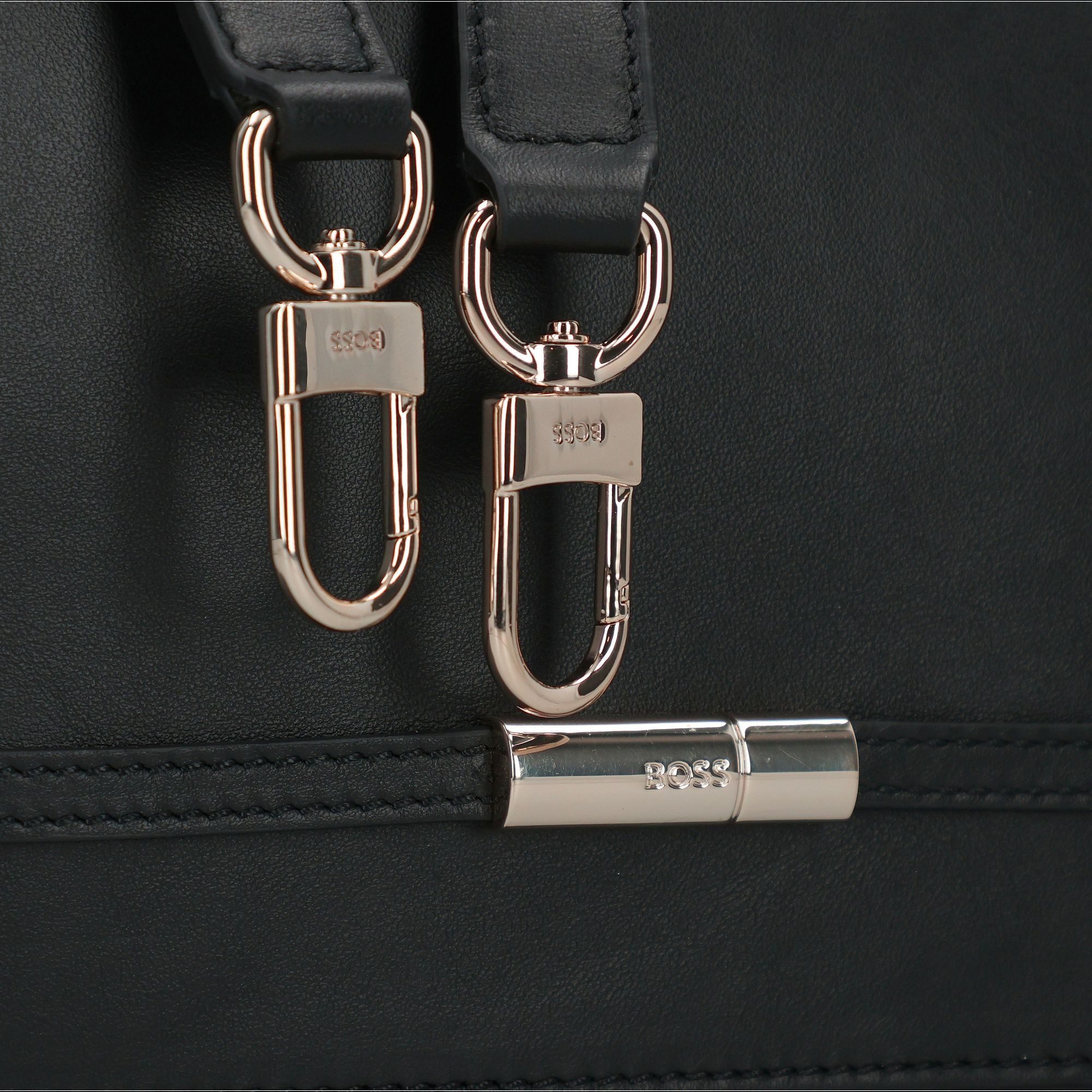BOSS Schultertasche Petrah, Polyurethan