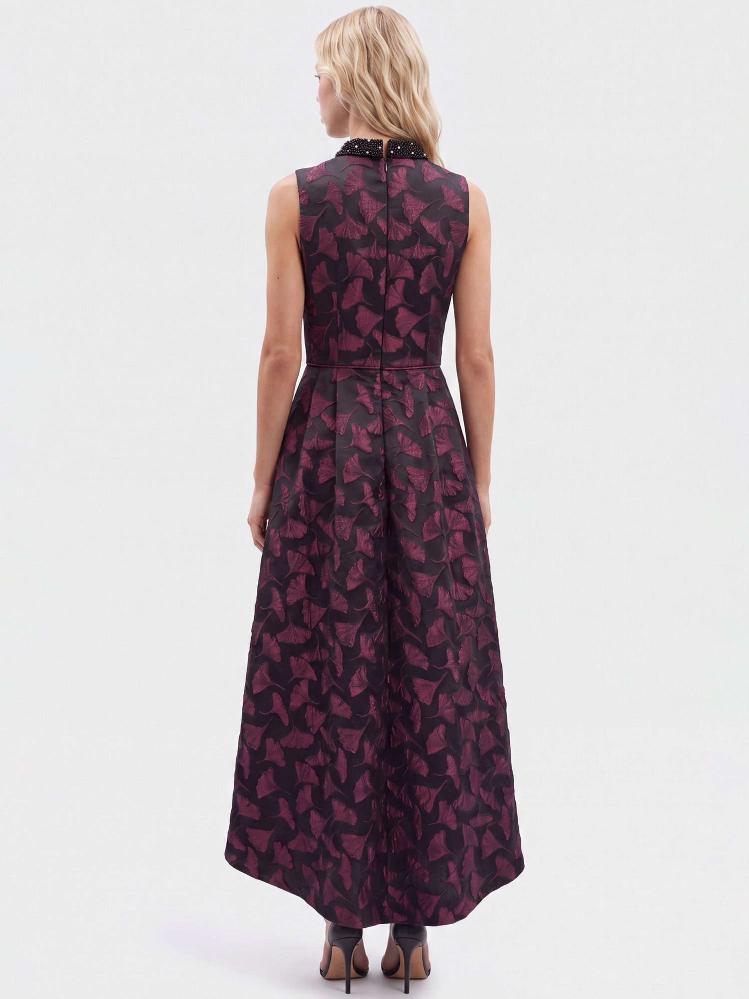 Apart Abendkleid mit Blüten- und Blättermuster