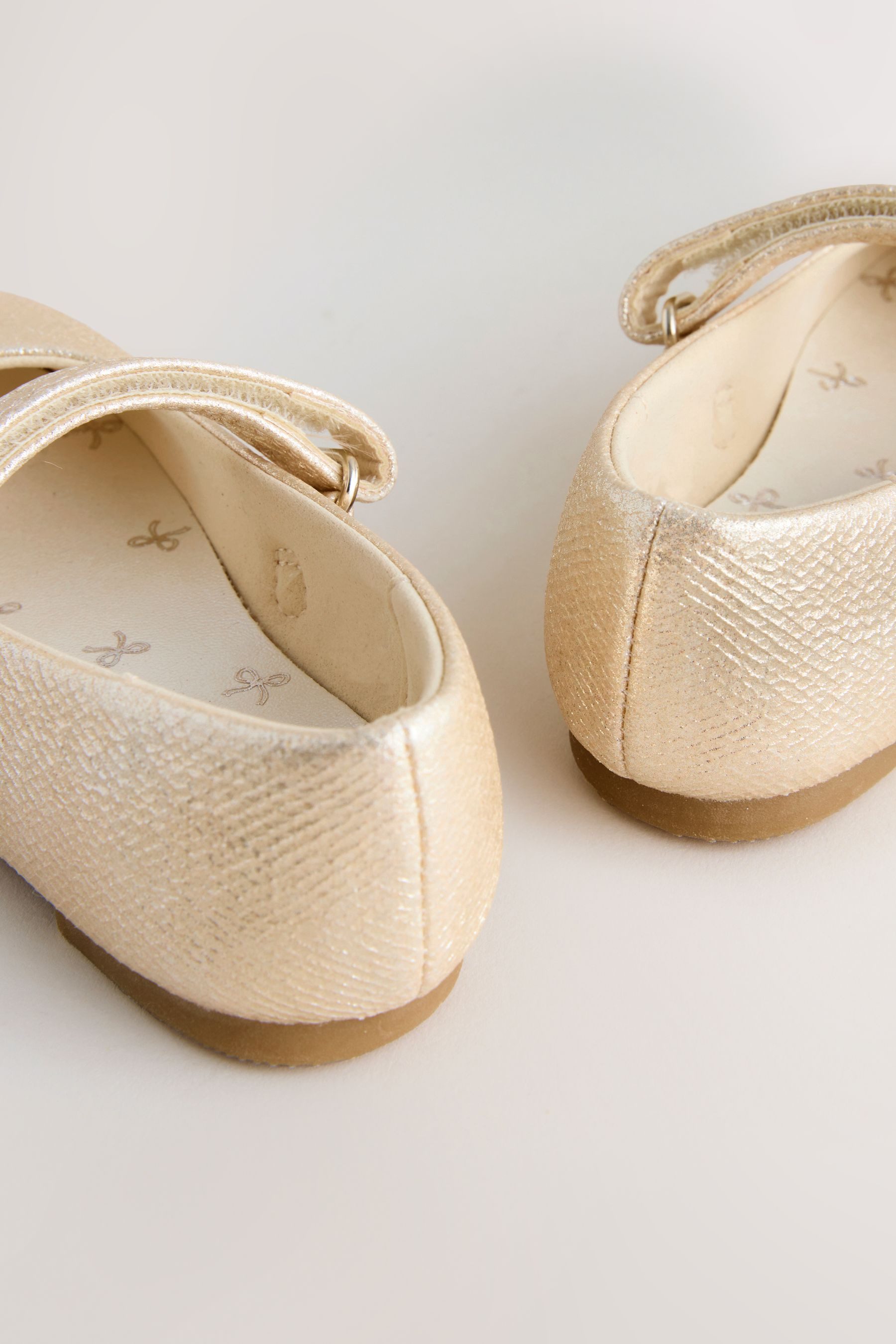 Next Festliche Mary-Janes mit Klettverschluss, weit Mary-Jane-Schuhe – Bild 3 von 5