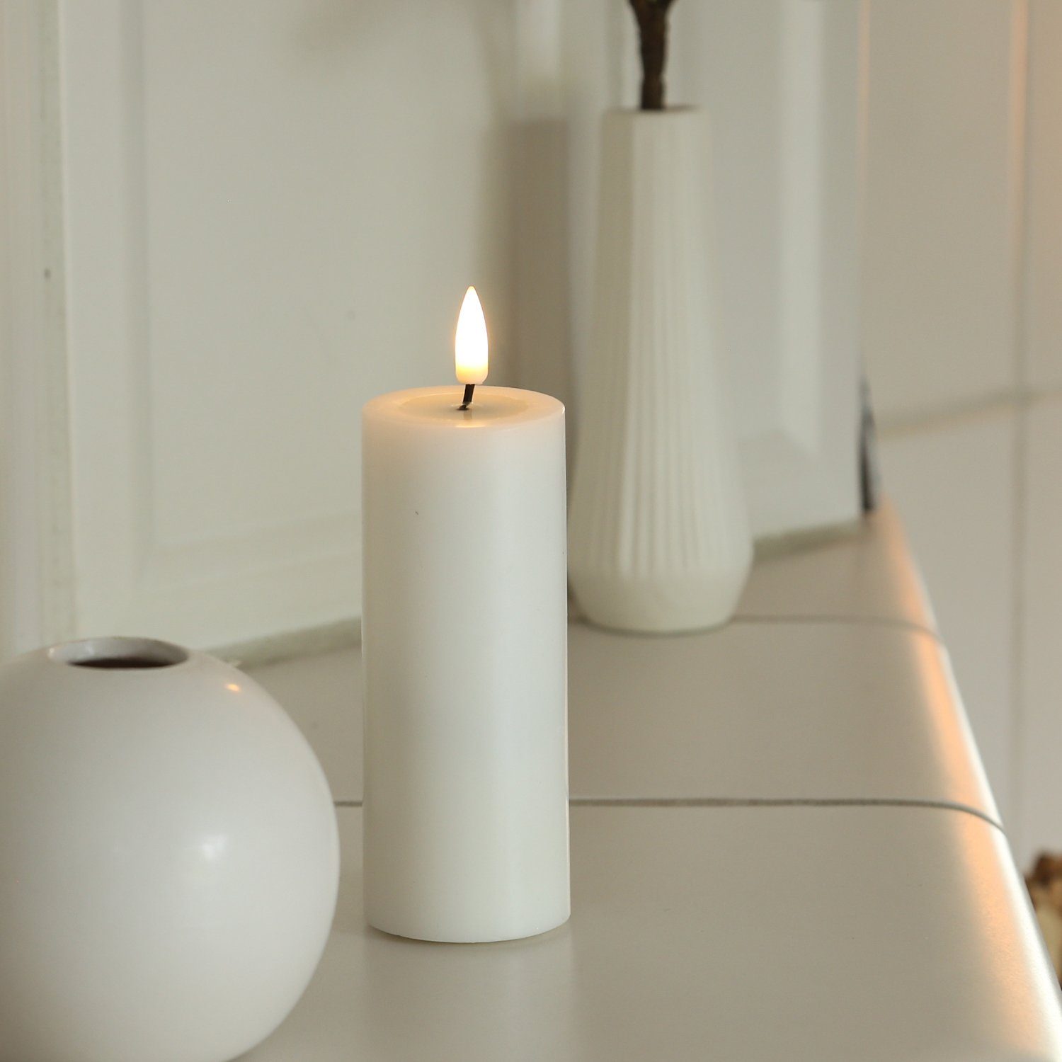 Deluxe Homeart LED-Kerze »LED Kerze Mia Deluxe Echtwachs flackernde 3D  Flamme H: 12,5m D: 5cm weiß«