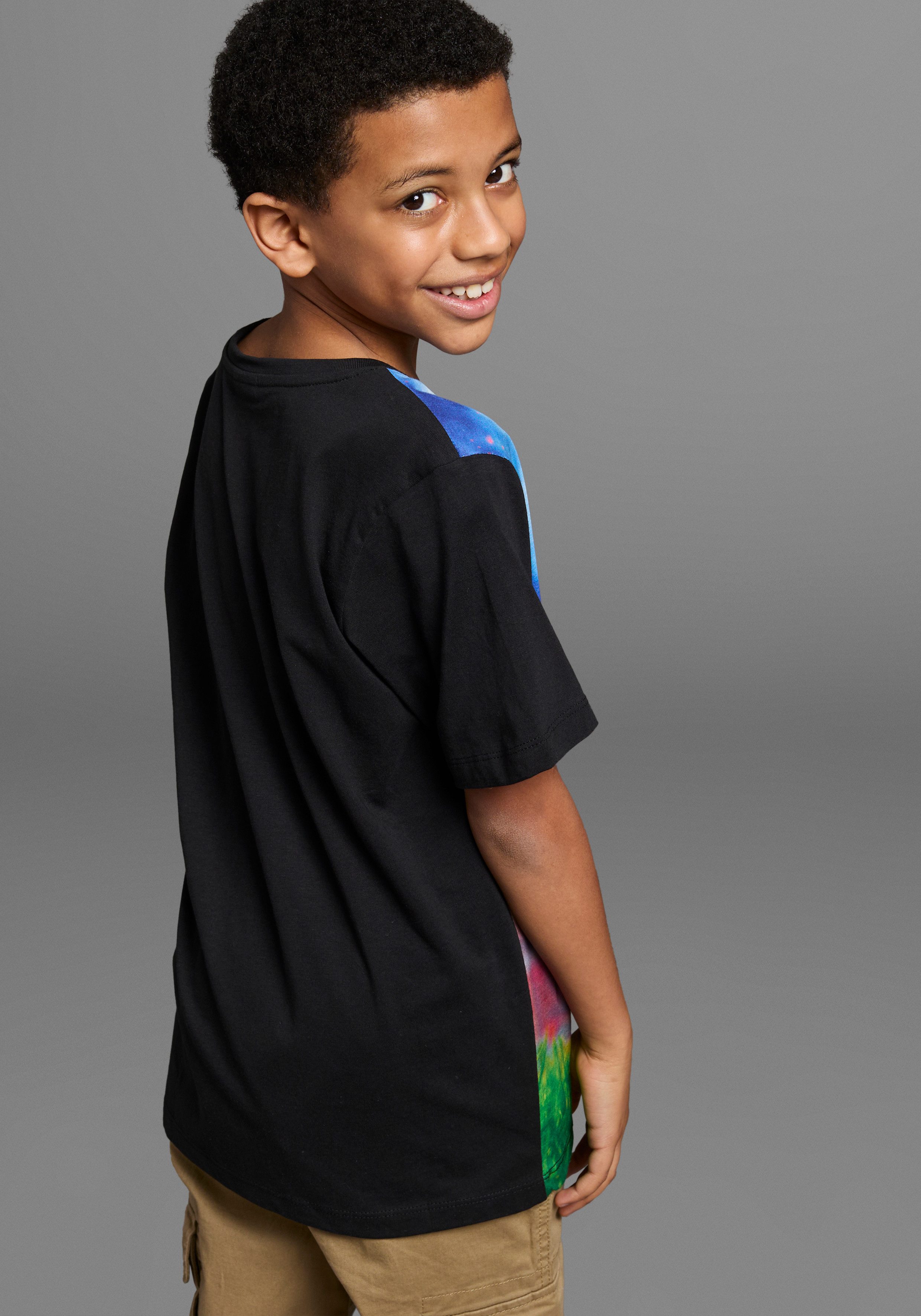 KIDSWORLD T-Shirt Mit coolem FUSSBALL-Print Kurzarm, Basic-Passform, mit trendigem Druck, Rundhalsausschnitt
