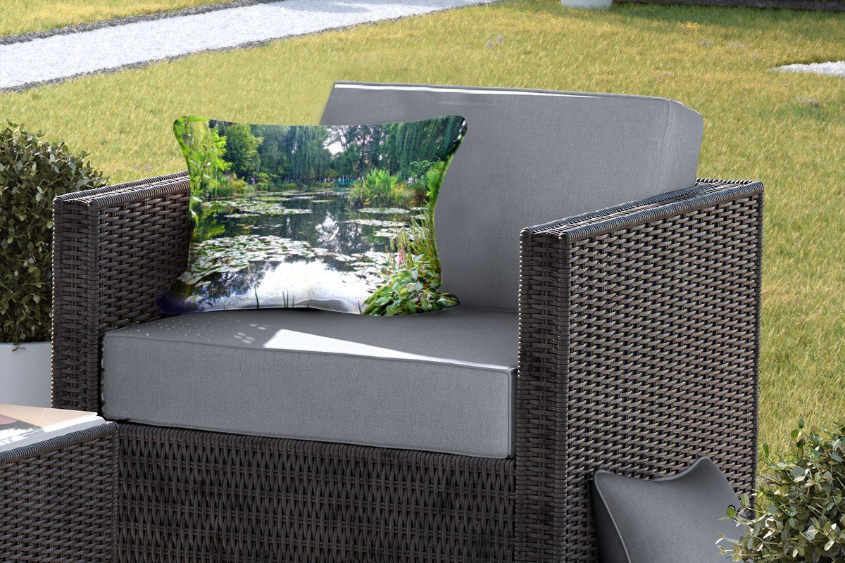 Dekokissenbezug, Polyester, Monets Dekokissen Kissenhülle französischem spiegelt Garten, sich dem auf Die MuchoWow Wasser in Sonne Outdoor-Dekorationskissen,