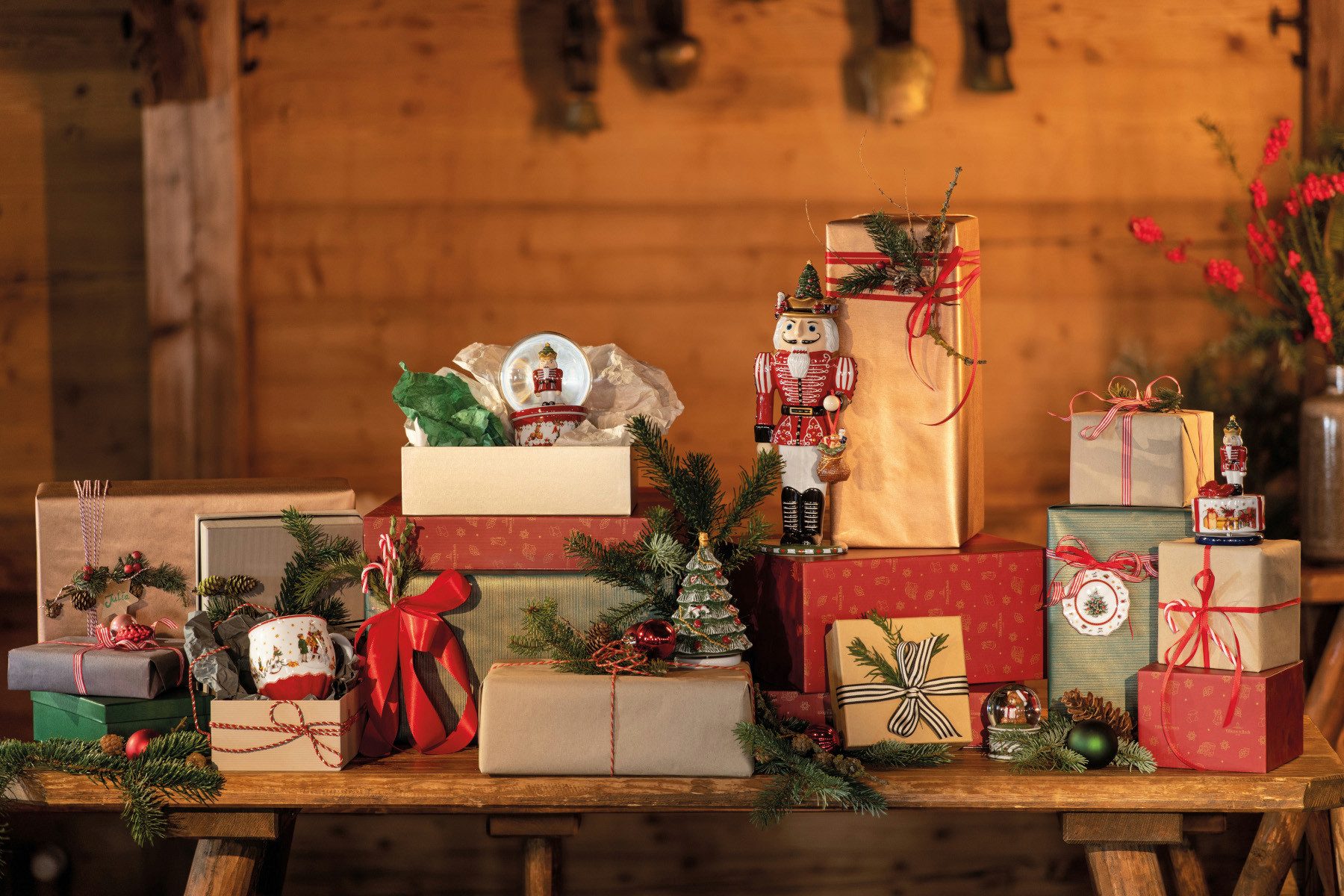 Villeroy & Boch Weihnachtsfigur Nostalgic Melody Nussknacker drehend – Bild 4 von 4