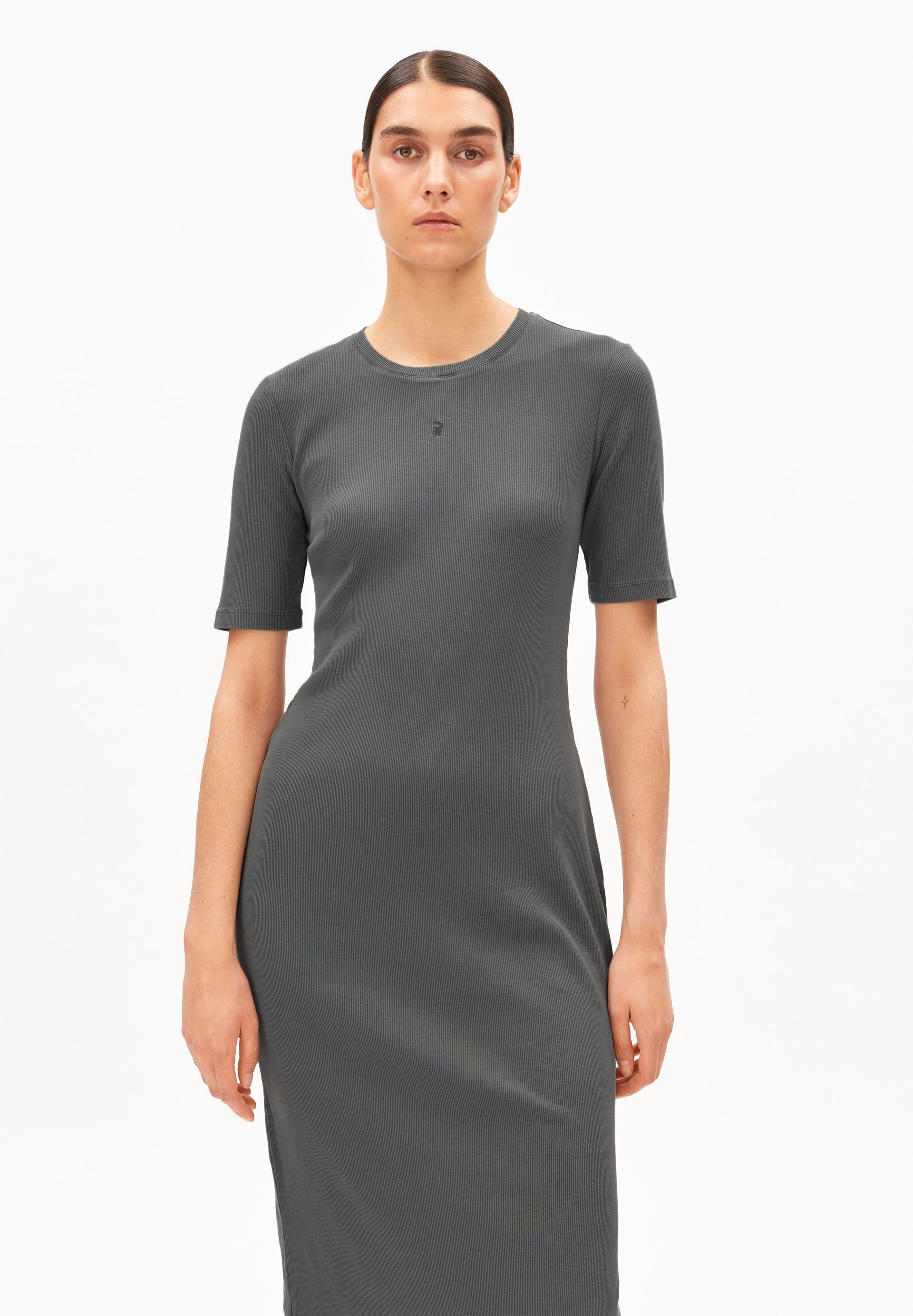 Armedangels Jerseykleid SEHAARAA GMT DYE (Fitted) Rippkleid aus Bio-Baumwoll Mix