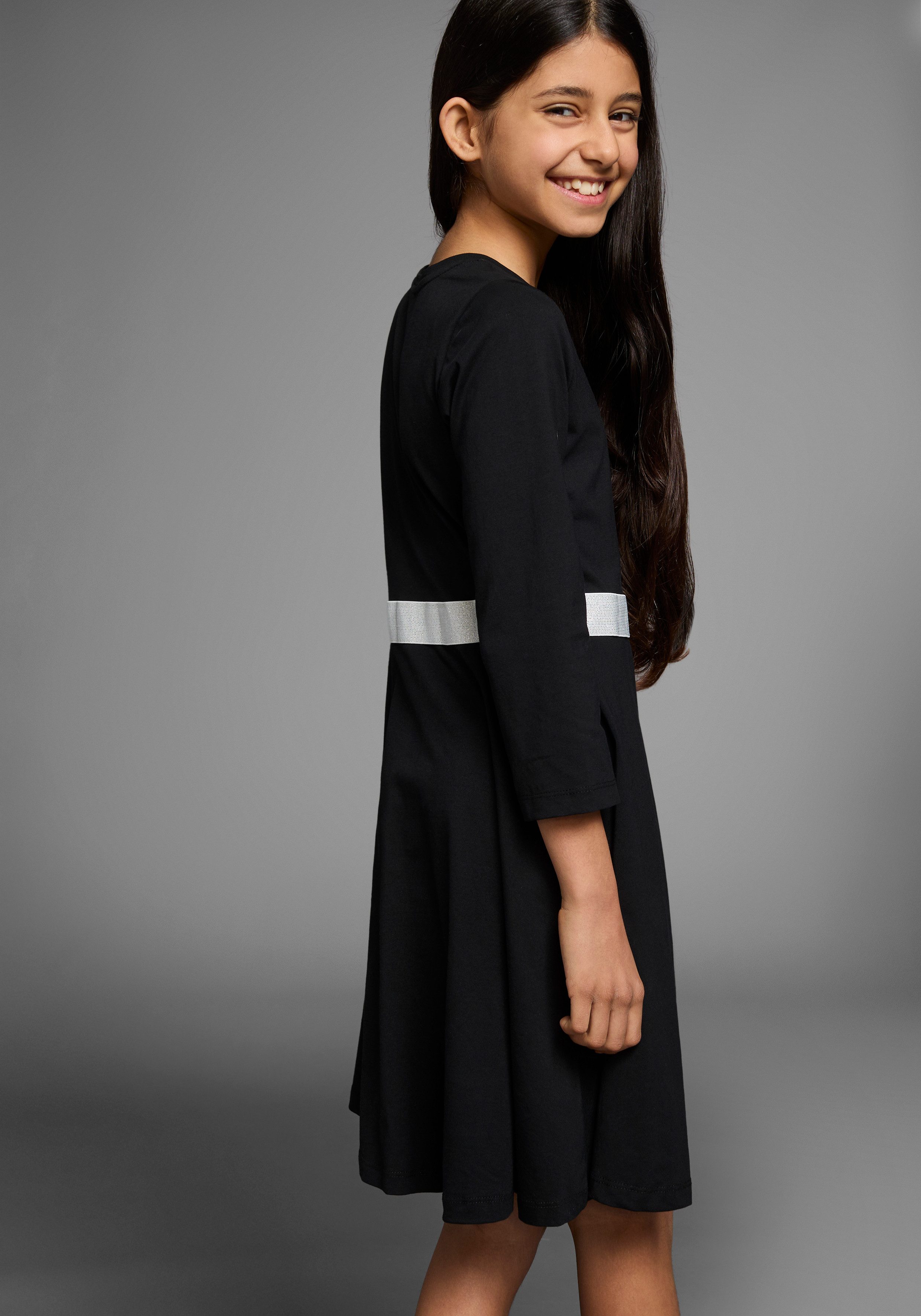 KIDSWORLD Skaterkleid mit Glitzerband festlich, kniefrei, 3/4-Ärmel, aus Baumwollmischung