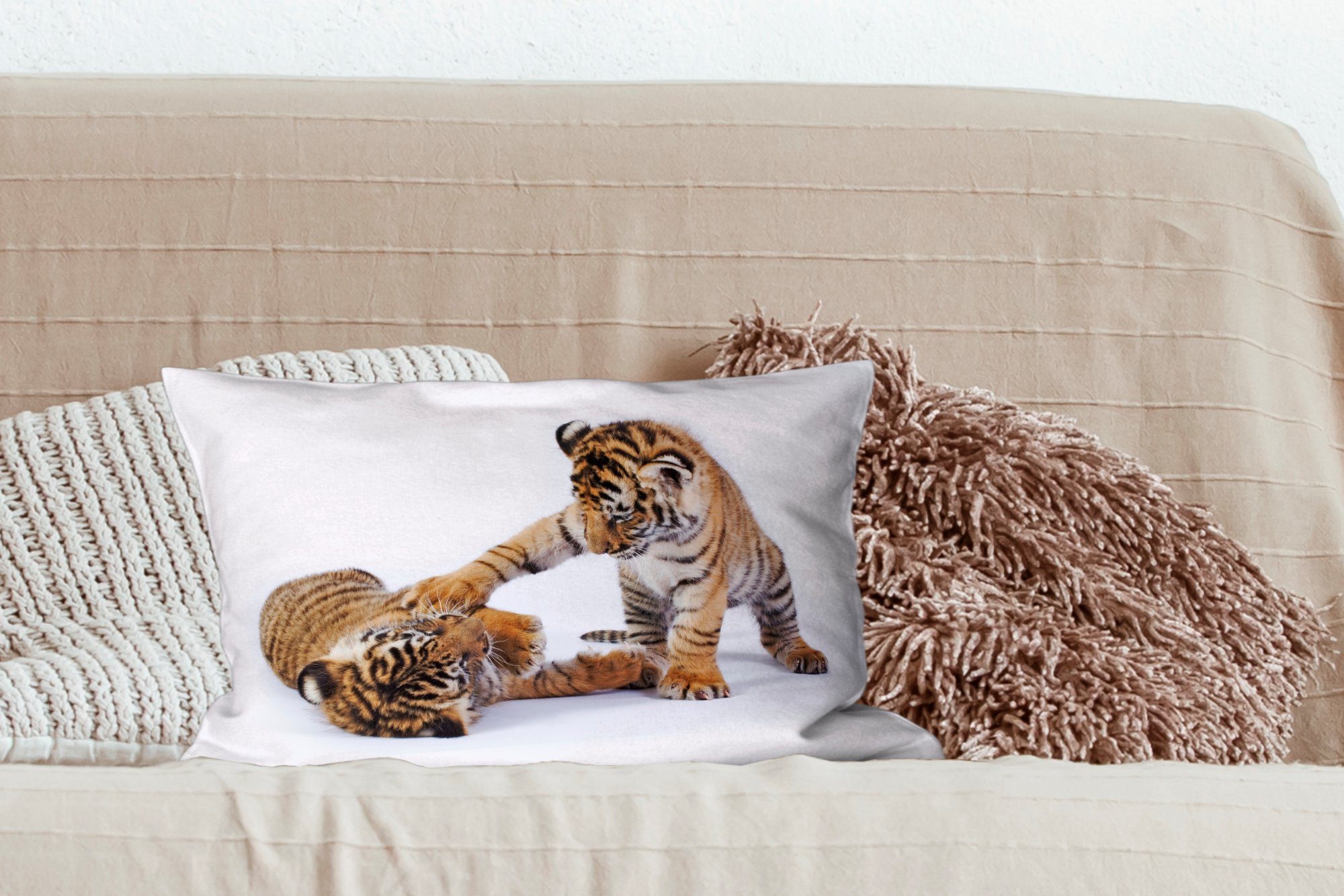 MuchoWow Dekokissen Tiger - Dekoration, Jungtier Schlafzimmer mit Füllung, Wohzimmer - Zierkissen, Dekokissen Weiß
