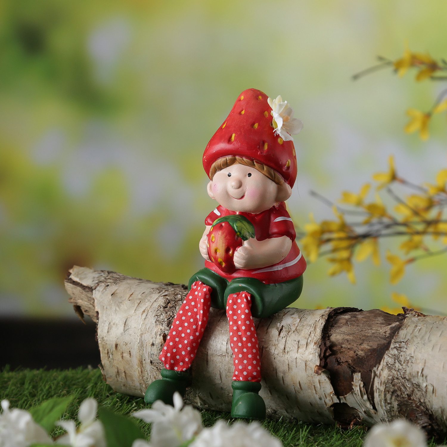 MARELIDA Gartenfigur Kantenhocker Erdbeerjunge Fritz mit Erdbeere Dekofigur Garten H: 19cm