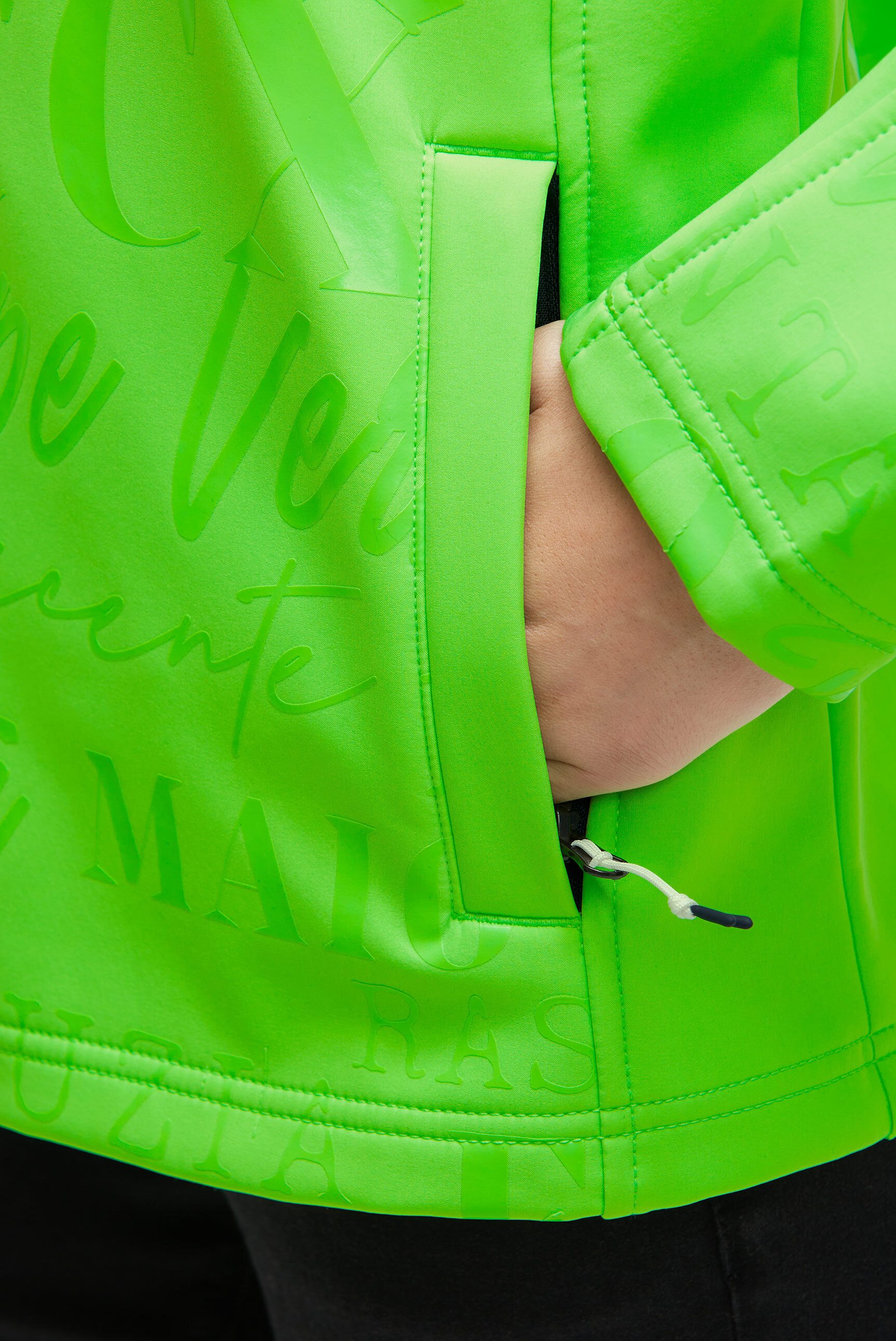 SOCCX Softshelljacke mit hochgeschnittener Kapuze