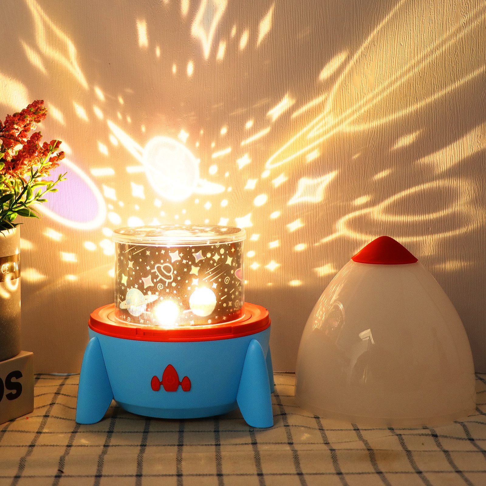 BlingBin LED Nachtlicht Raketen Projektions-Nachtlicht für Kinder, Projektorlampe mit Sounds, Enthält 8 Sätze austauschbarer Projektionsfotofilme, LED fest integriert, Farbwechsler, Nachtlicht & Dekoration für Wände & Decke, USB oder batteriebetrieben