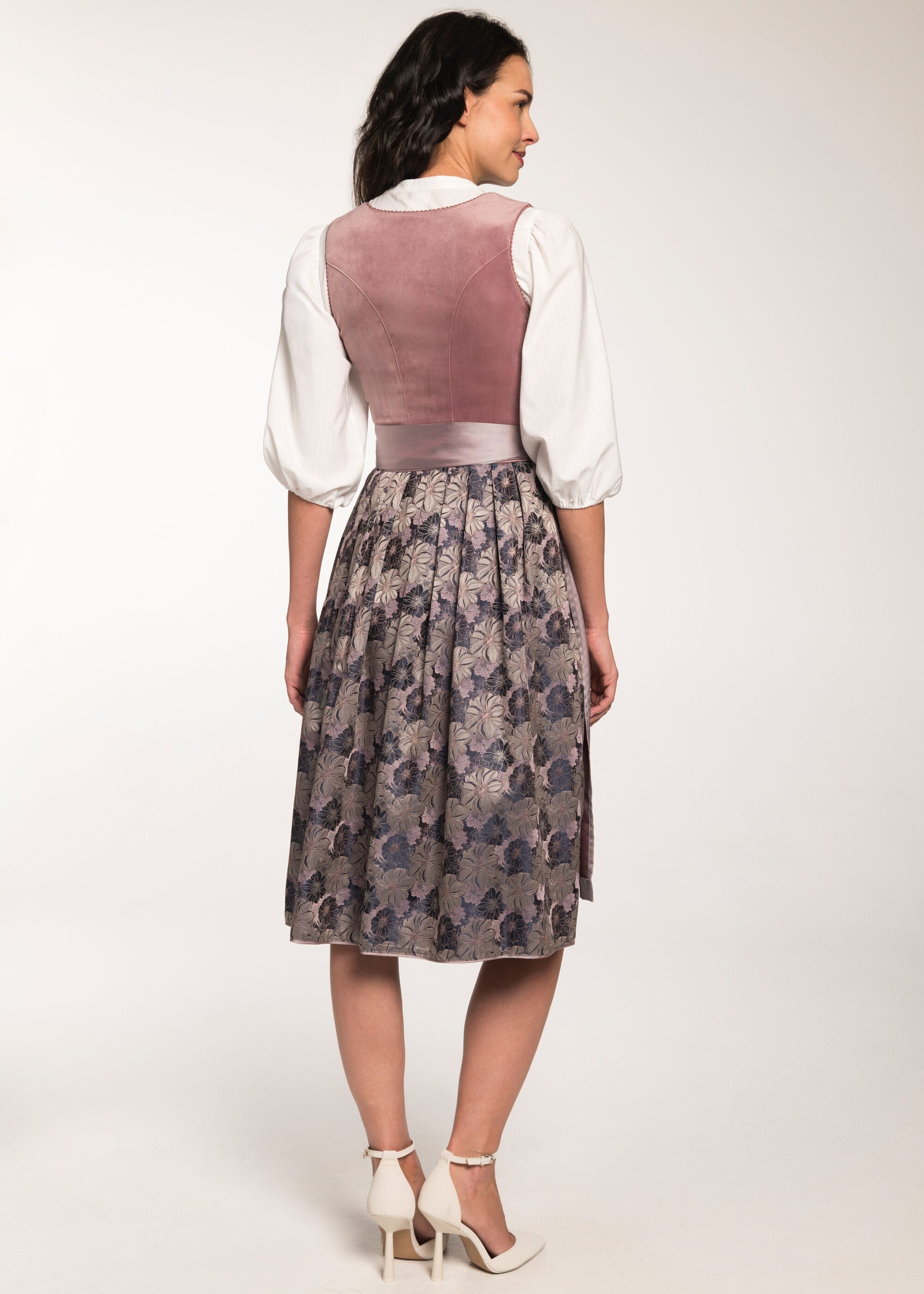 Spieth & Wensky Dirndl Dirndl "Fabiana" (1-tlg) mit femininen Herzauschnitt