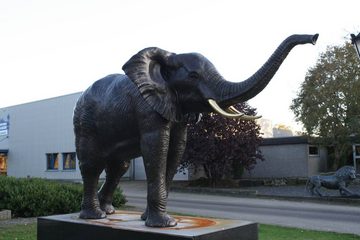Bronzeskulpturen Skulptur Bronzefigur eines Elefanten aus Bronze