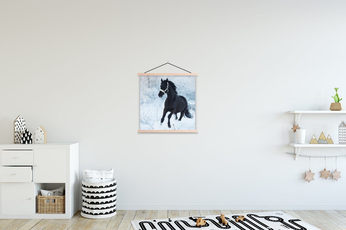 MuchoWow Poster Pferd - Schnee - Wald, (1 St), Posterleiste, Textilposter für Wohnzimmer, Bilderleiste, Magnetisch
