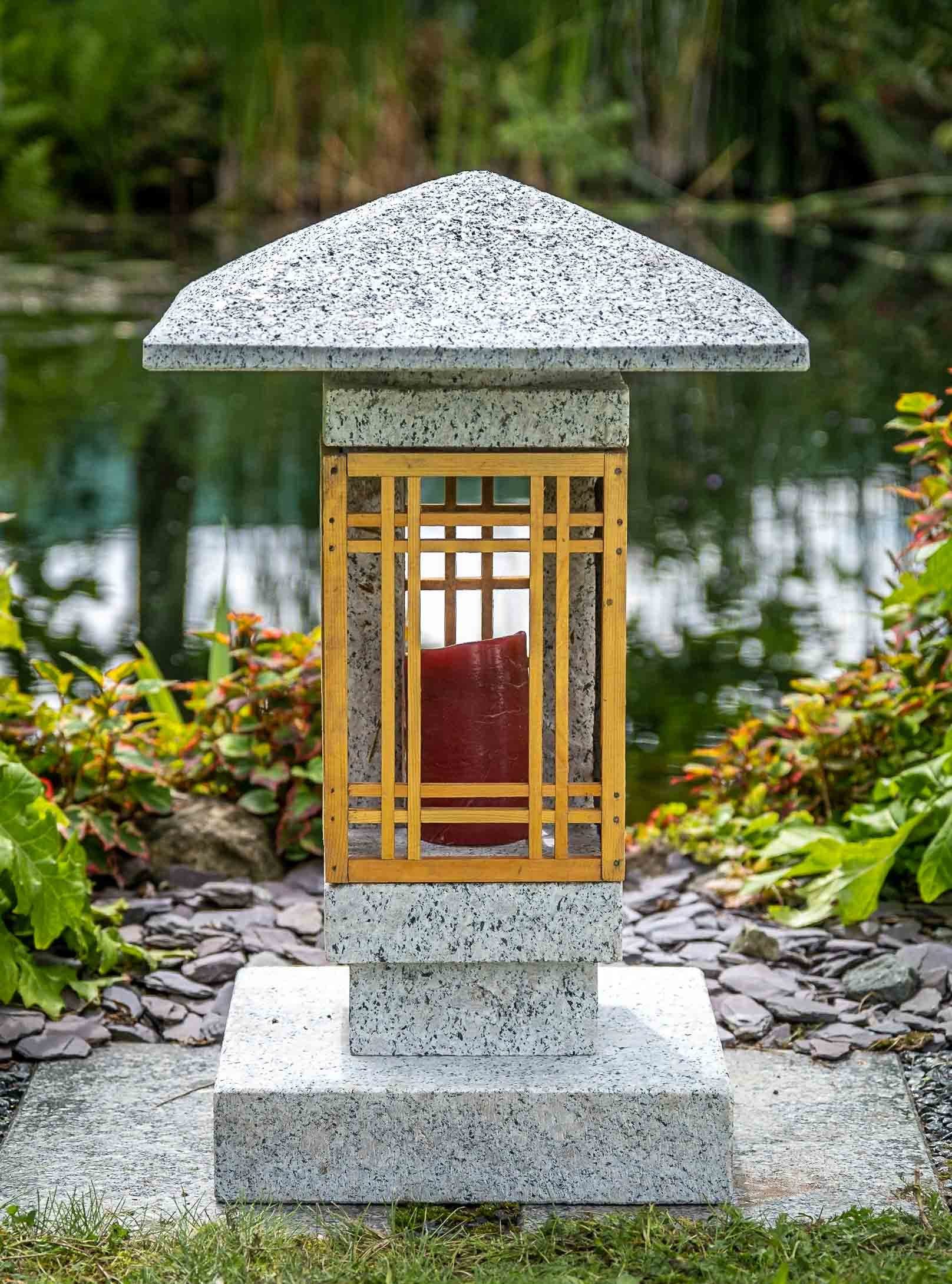 IDYL Gartenfigur Granit Sosukua über Ecken, Granitstein – ein Naturprodukt sehr robust – witterungsbeständig gegen Frost, Regen und UV-Strahlung.