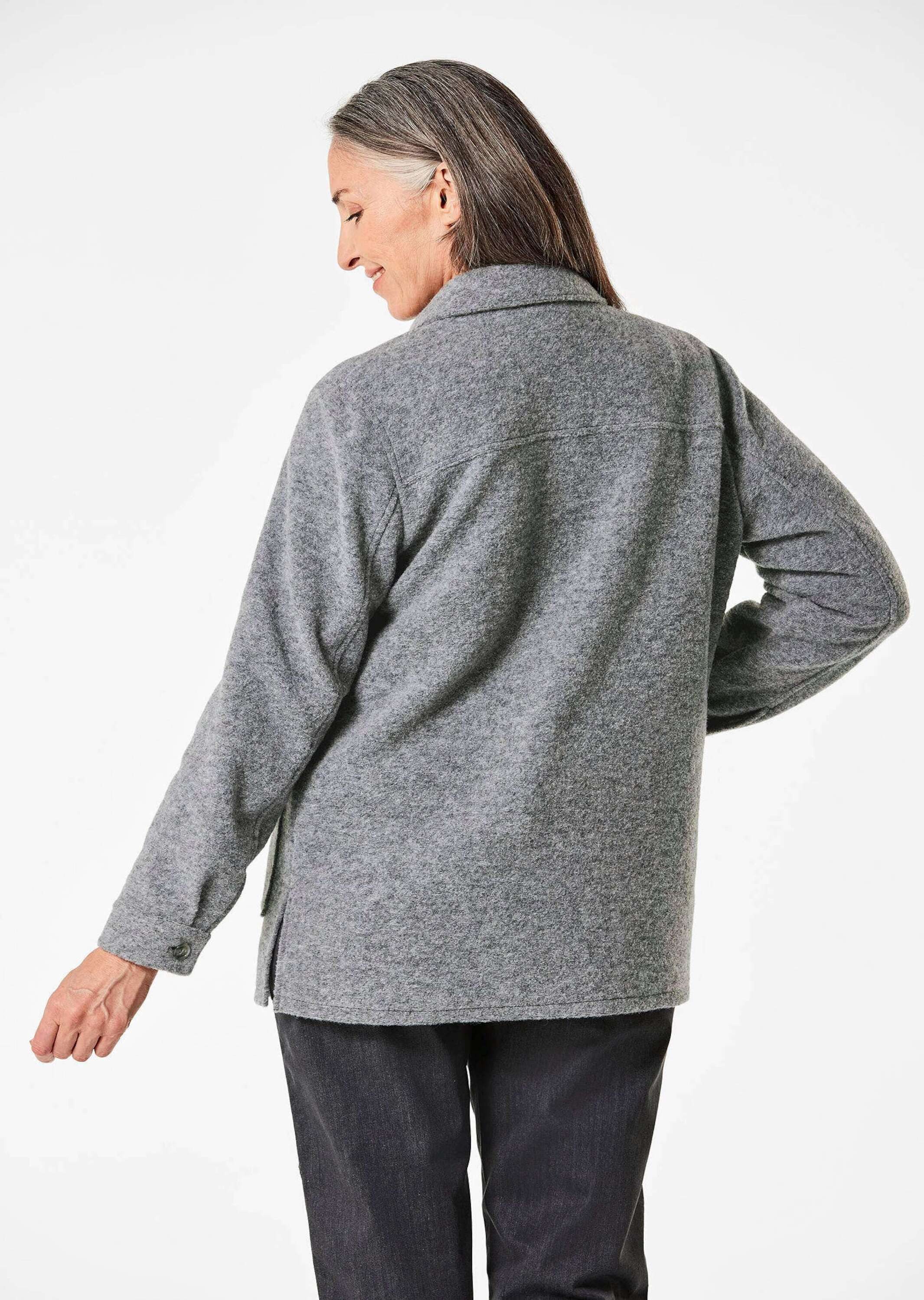 GOLDNER Shirtjacke Kurzgröße: Lässige Wolljacke mit Hemdkragen Shirtjacke mit Knopfleiste und langen Manschettenärmeln mit Schlitz