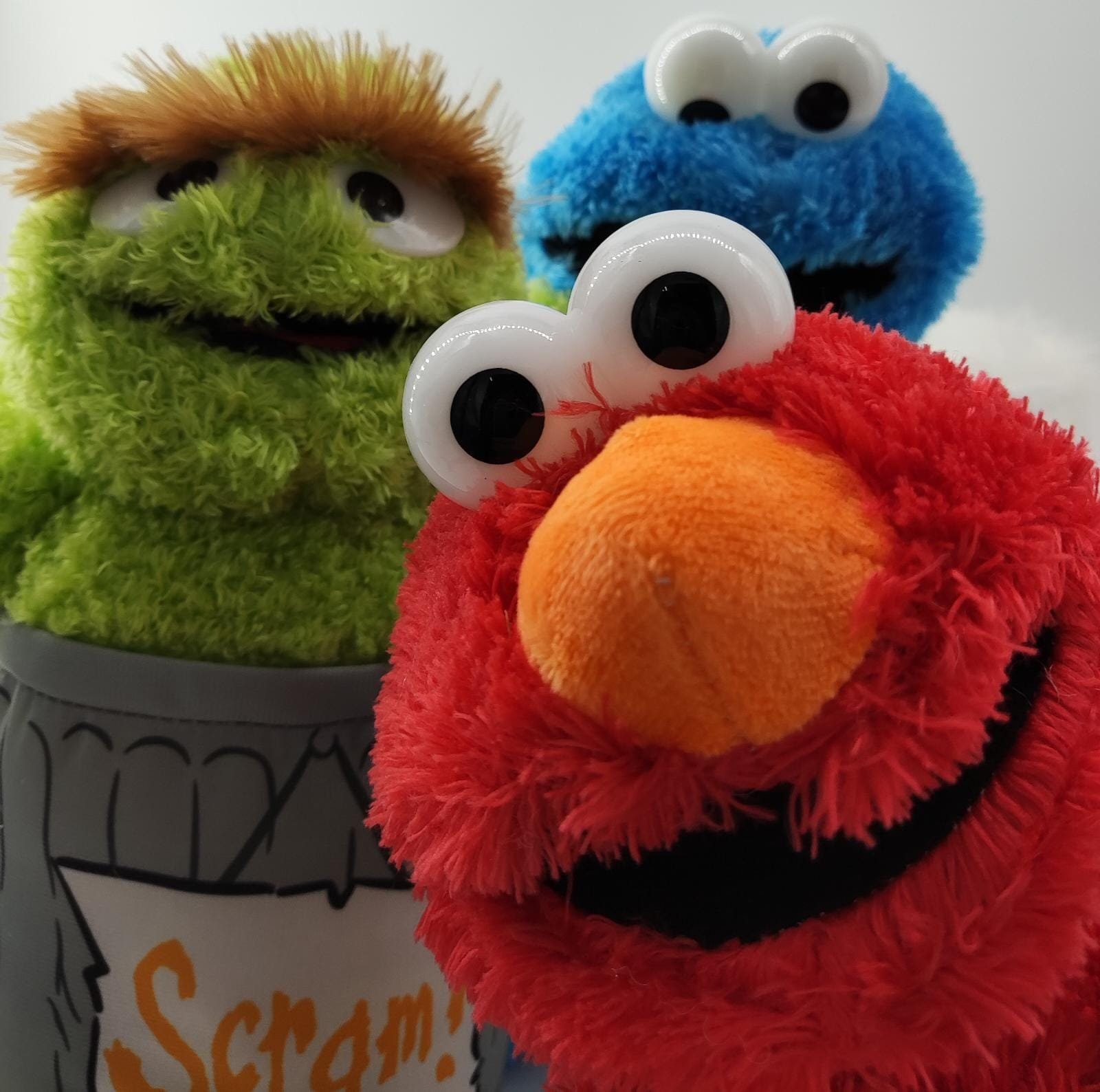 Sesamstrasse Kuscheltier Sesamstrasse Kuscheltier Krümelmonster Kuscheltier Blau Plüsch 35 cm (Set, 1-St., Geschenk-Set), Super weicher Plüsch Stofftier Kuscheltier für Kinder zum spielen