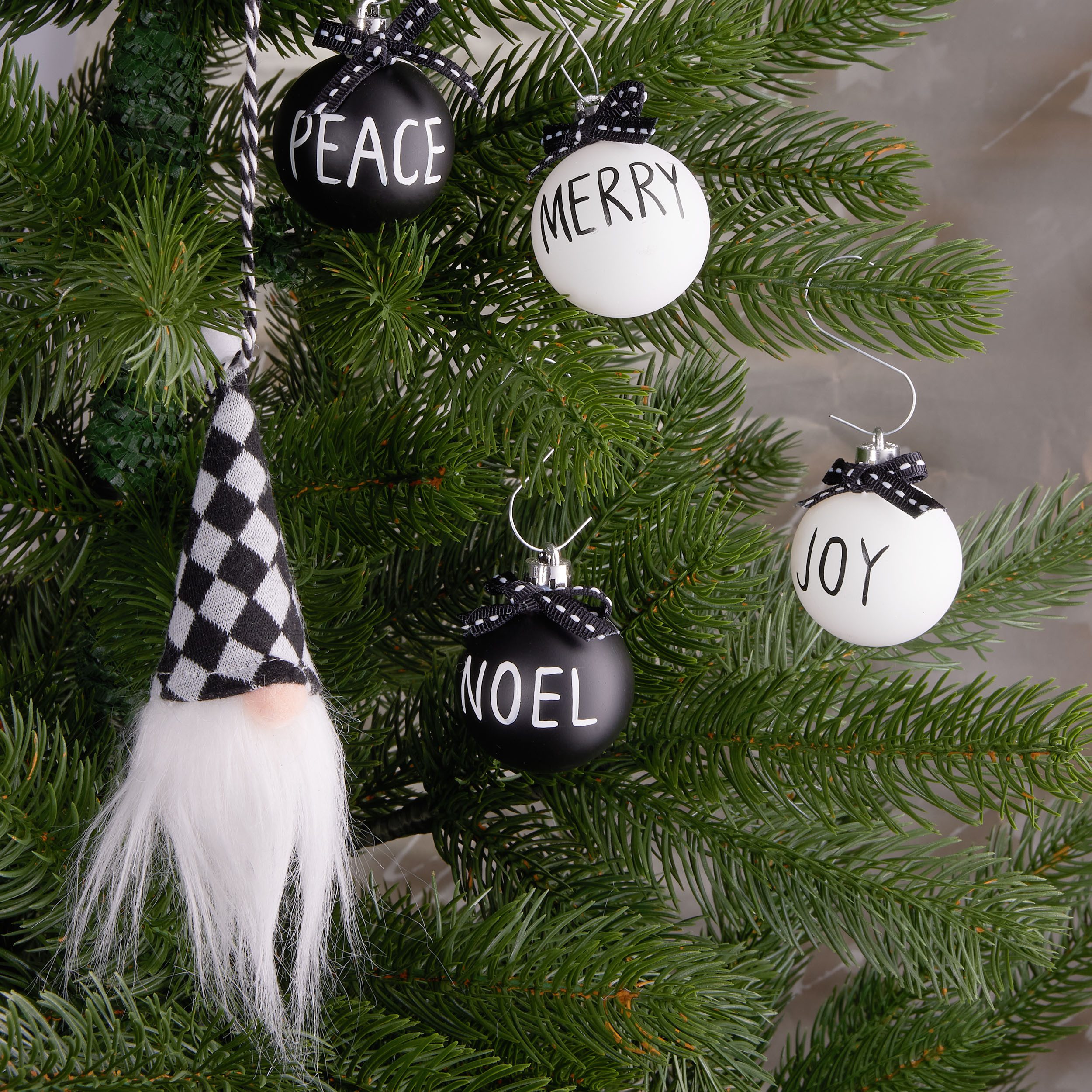 BRUBAKER Weihnachtsbaumkugel 24 Stück Christbaumschmuck Black and White - Weihnachtskugel Set (70 St), Wichtel, Schneeflocken, Merry, Peace, Joy und Noel Baumku – Bild 3 von 5