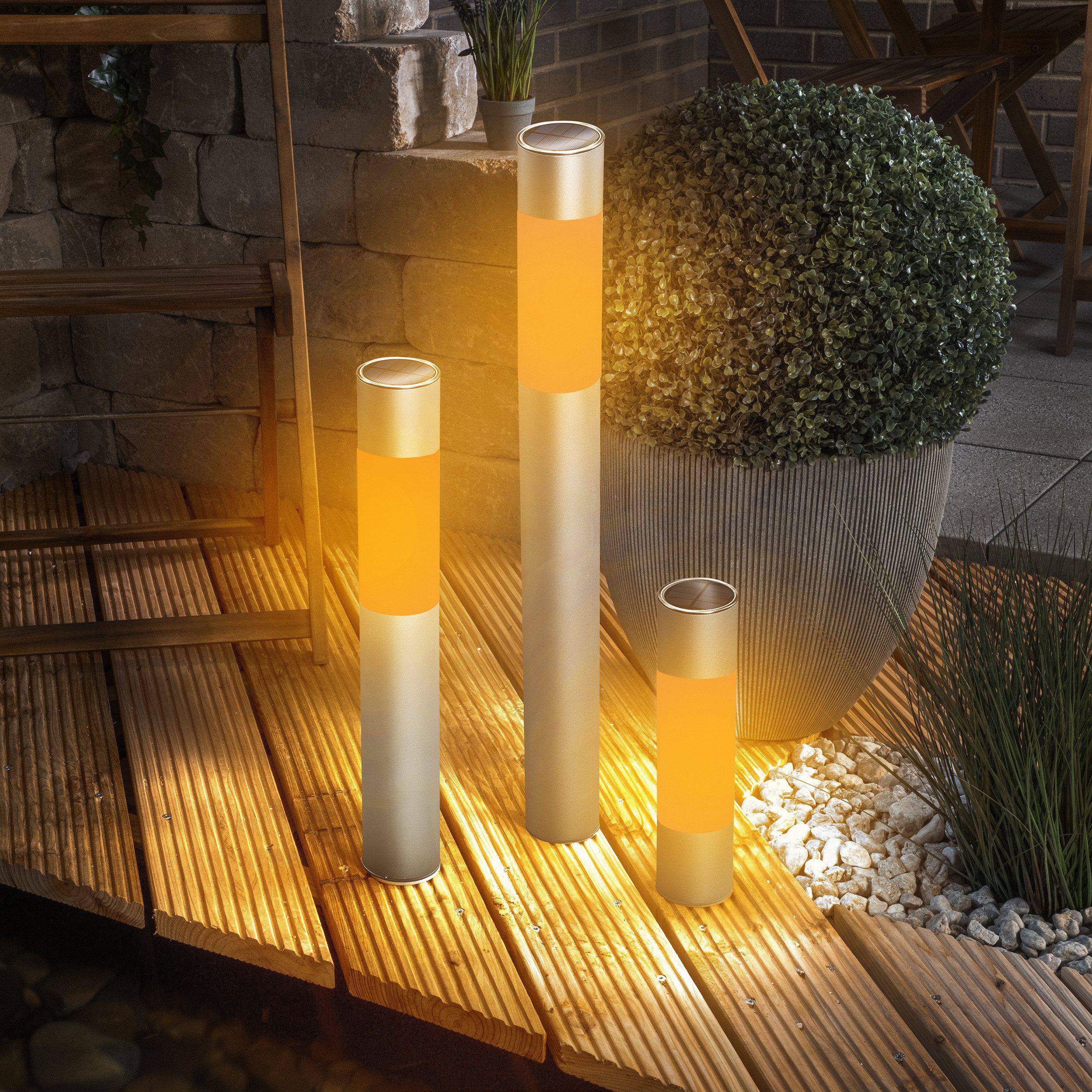 esotec LED Gartenleuchte esotec Solar Standleuchtenset Pole Light bernstein 3er-SET Akku 103306, automatisches Einschalten bei Dämmerung, LED fest integriert