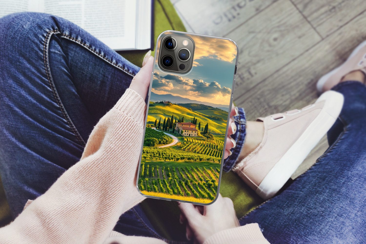 MuchoWow Handyhülle für Apple iPhone 12 Pro Toskana - Landschaft - Weinberge, Smartphone-Bumper, Print, Handy Schutzhülle Dünn