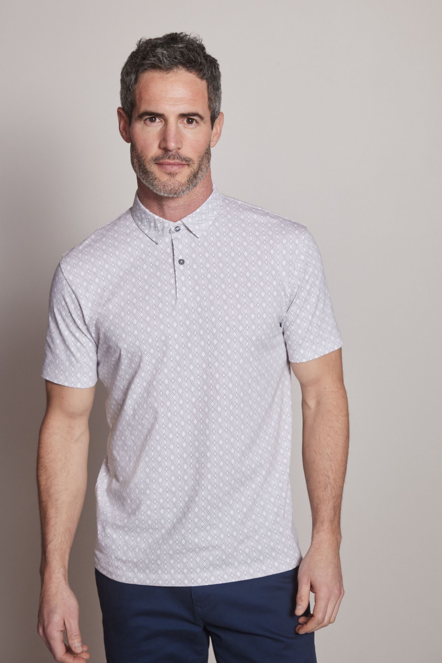 (1-tlg) White/Grey Geoprint Diamond Poloshirt mit Polo-Shirt Next