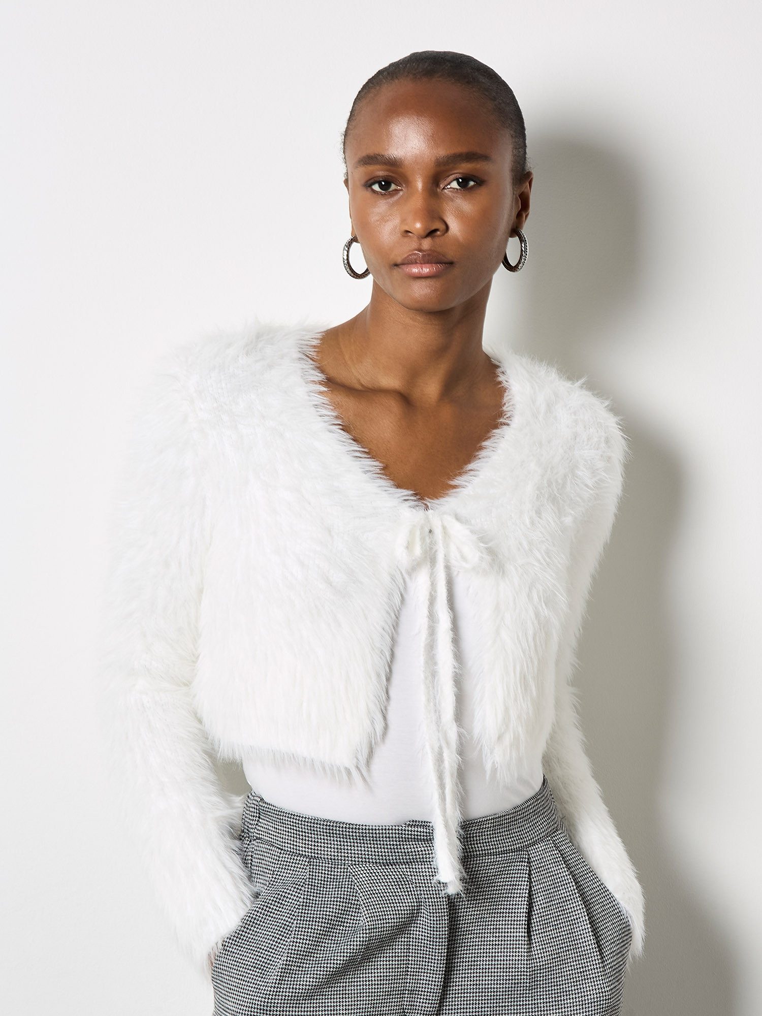 Apricot Cardigan Bolero Jacke in super fluffiger Ware in kurzer Länge günstig online kaufen