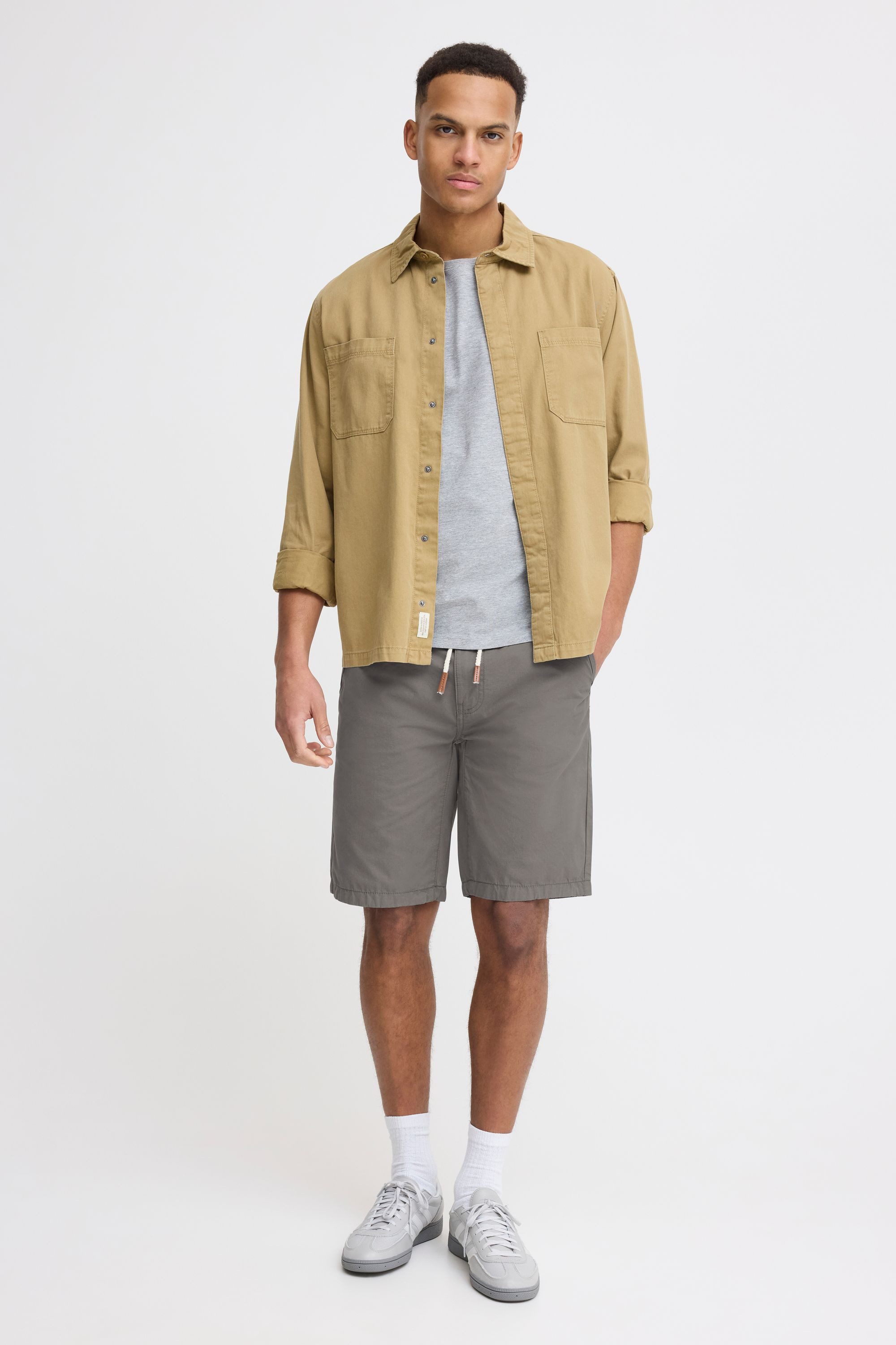 Blend Chinoshorts BHKaito Chino Shorts mit weißen Kontrastkordeln