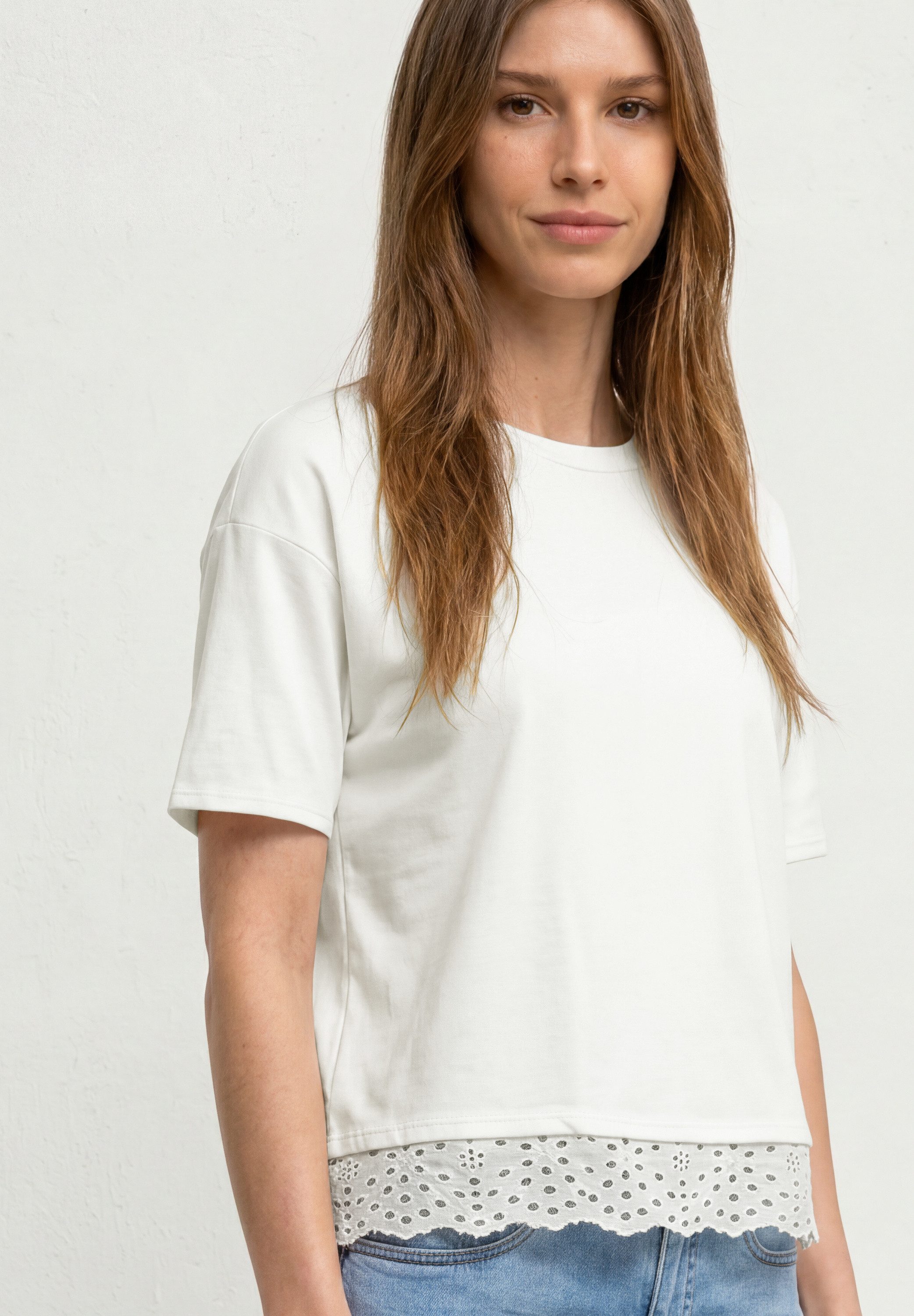 STREET ONE Kurzarmshirt Sommershirt mit Spitzenborte am Saum