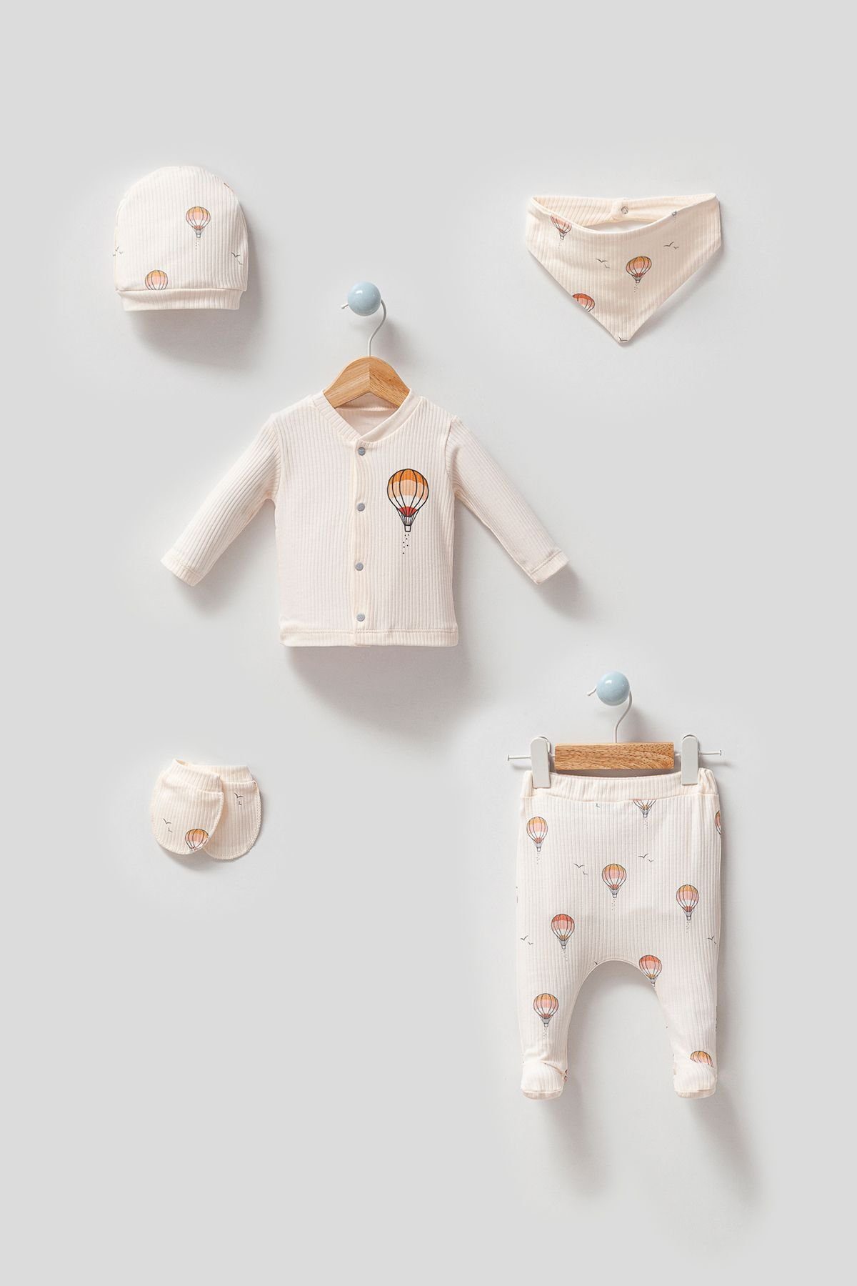 5-tlg., 100% (Set, 100% Mütze) Erstausstattungspaket 5-teilig Baumwolle Outfit Langarm, komplett Lätzchen, Heißluftballon M Erstausstattungs-Set Geburt Handschuhe, Engelbaby Erstausstattungs-set Hose, Baumwolle 5-teilige 0-3