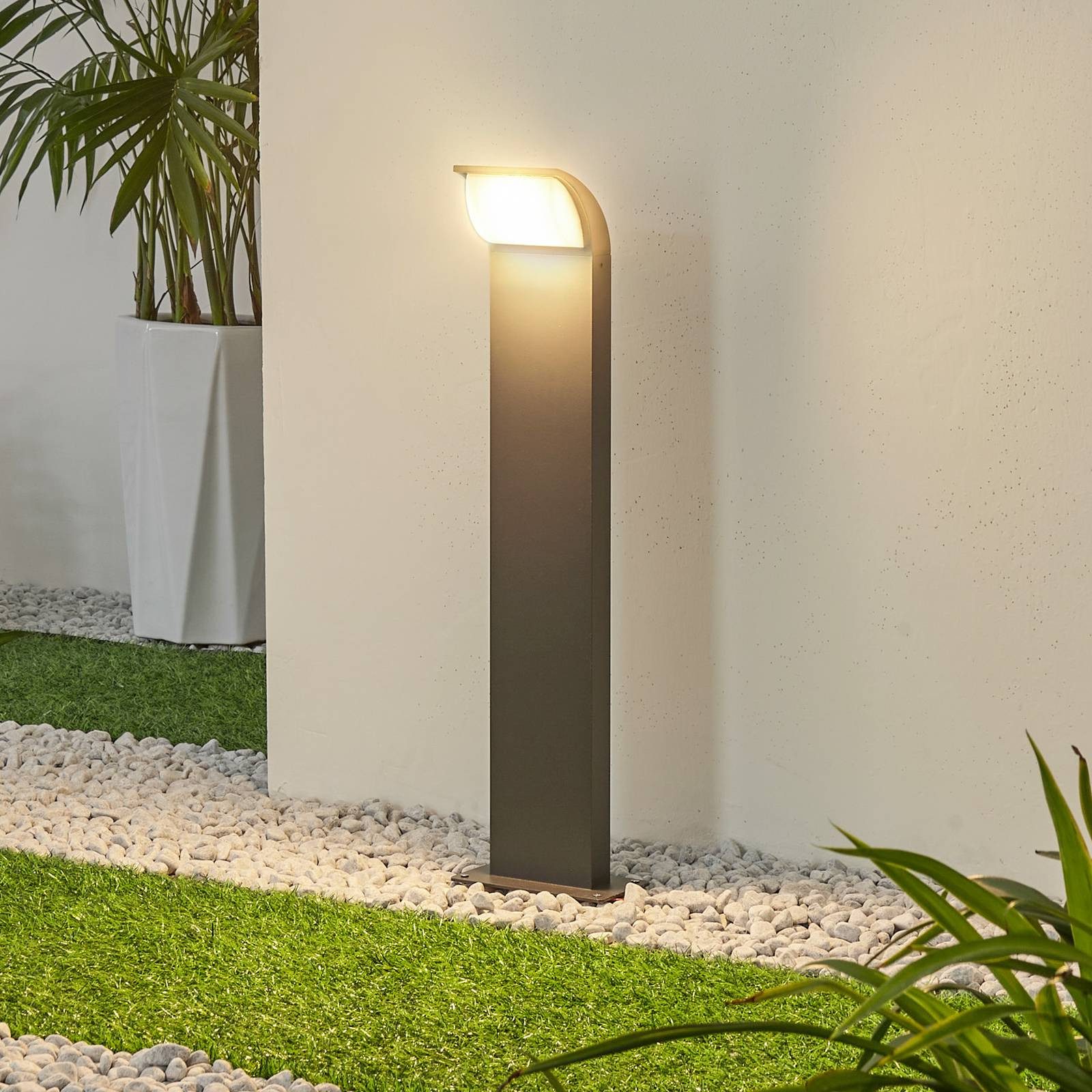 Lucande Außen-Stehlampe Tinna, LED - 6,3 W gesamt, warmweiß