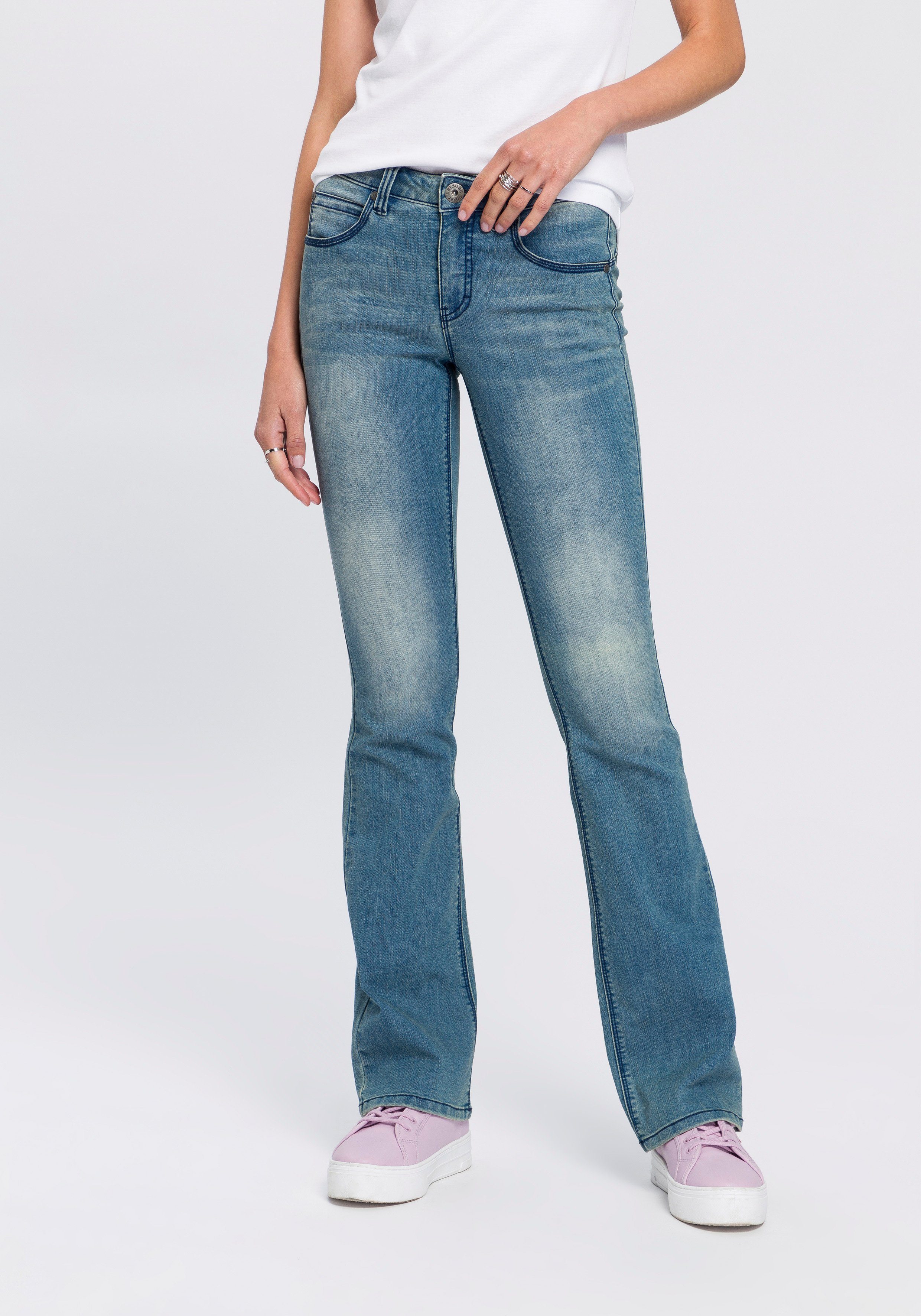 Arizona Bootcut-Jeans Shaping bootcut, Kontrastnähte, Used-Look-Waschung, günstig online kaufen
