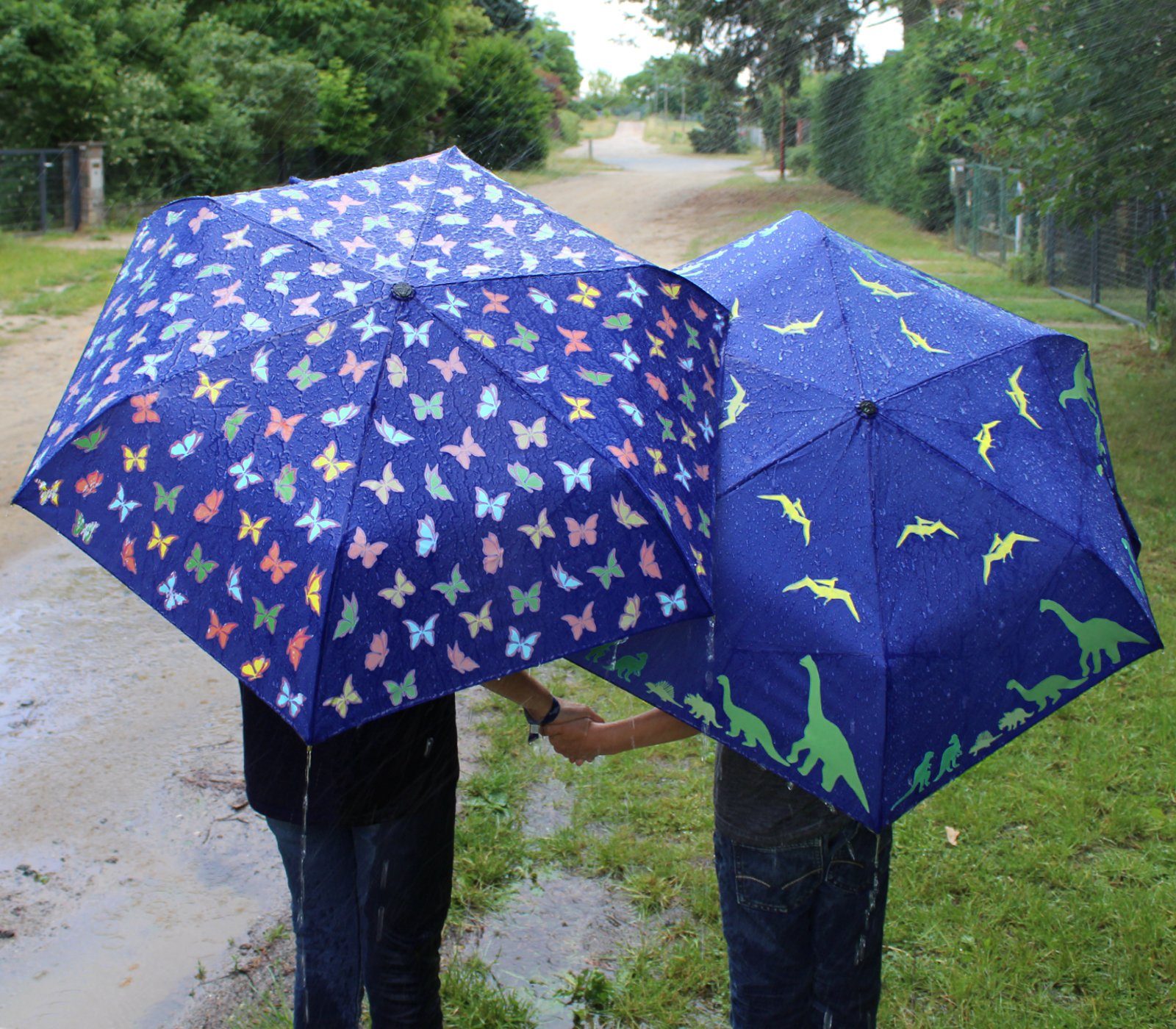 iX-brella Taschenregenschirm iX-brella Mini Kinderschirm mit Wet Print Motiv, Farbänderung bei Nässe - Schmetterlinge – Bild 2 von 5