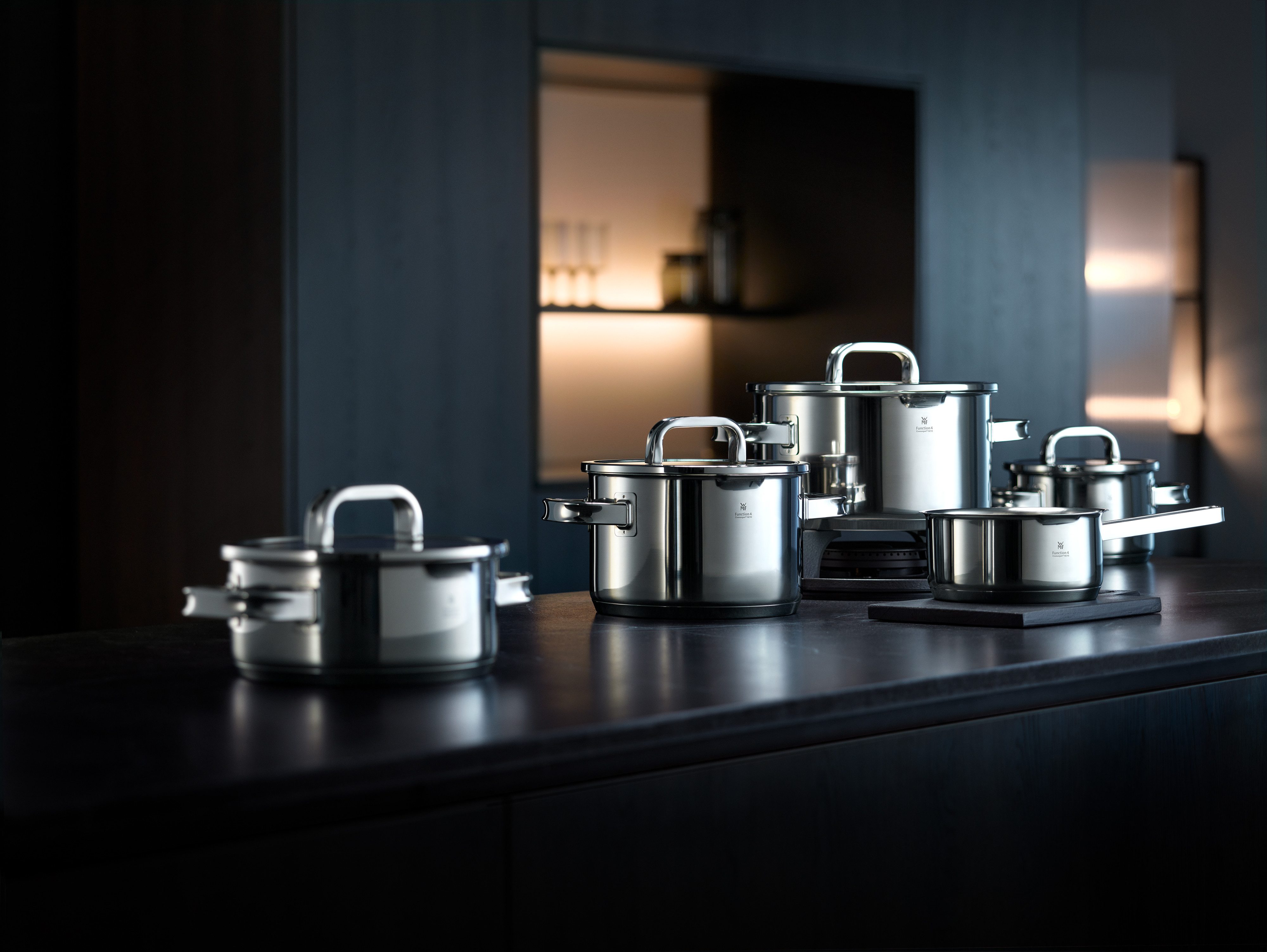 WMF Topf-Set Function 4 Induktion, Glasdeckel mit 4 Abgießfunktionen, Cromargan® Edelstahl Rostfrei 18/10 (Set, 8-tlg), wärmereduzierende Griffe, Induktions Töpfe Set mit Innenskalierung