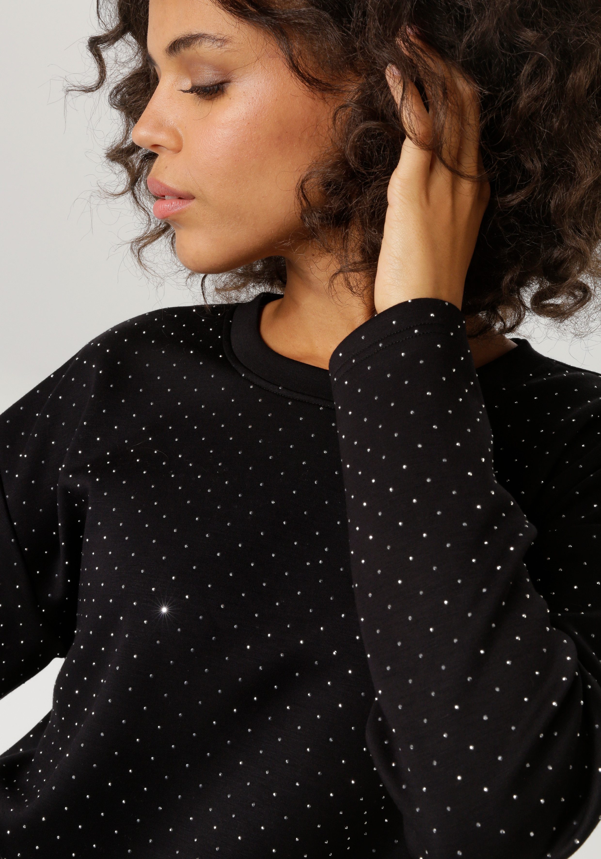 Aniston CASUAL Sweatshirt allover mit kleinen Glitzersteinchen Verziert
