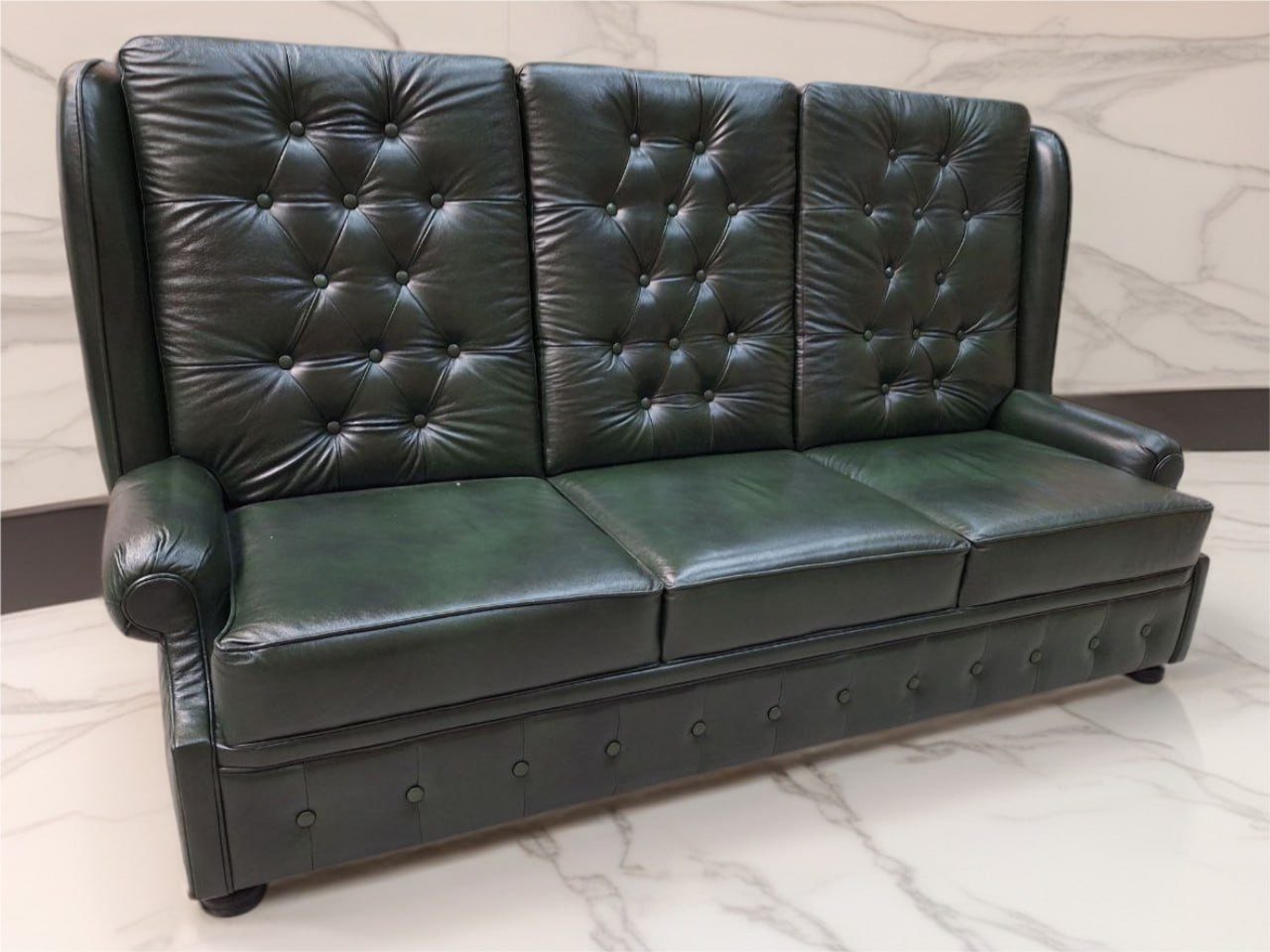 JVmoebel 3-Sitzer Komfortables Ledersofa 3-Sitzer – Stilvoll in Schwarz und Grün Sofort, Made in Europa