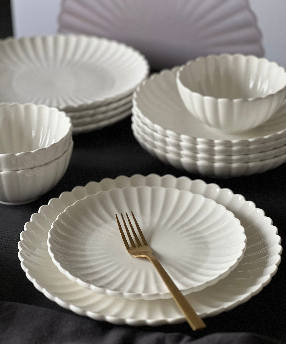 Zoha Teller-Set Lotus mit 3D-Wellenstruktur aus Porzellan, Stilvoll, Mikrowellenfest (24-tlg), 6 Personen, Porzellan, Tafelservice als Geschenk, für Zuhause oder Events, Spülmaschinenfest