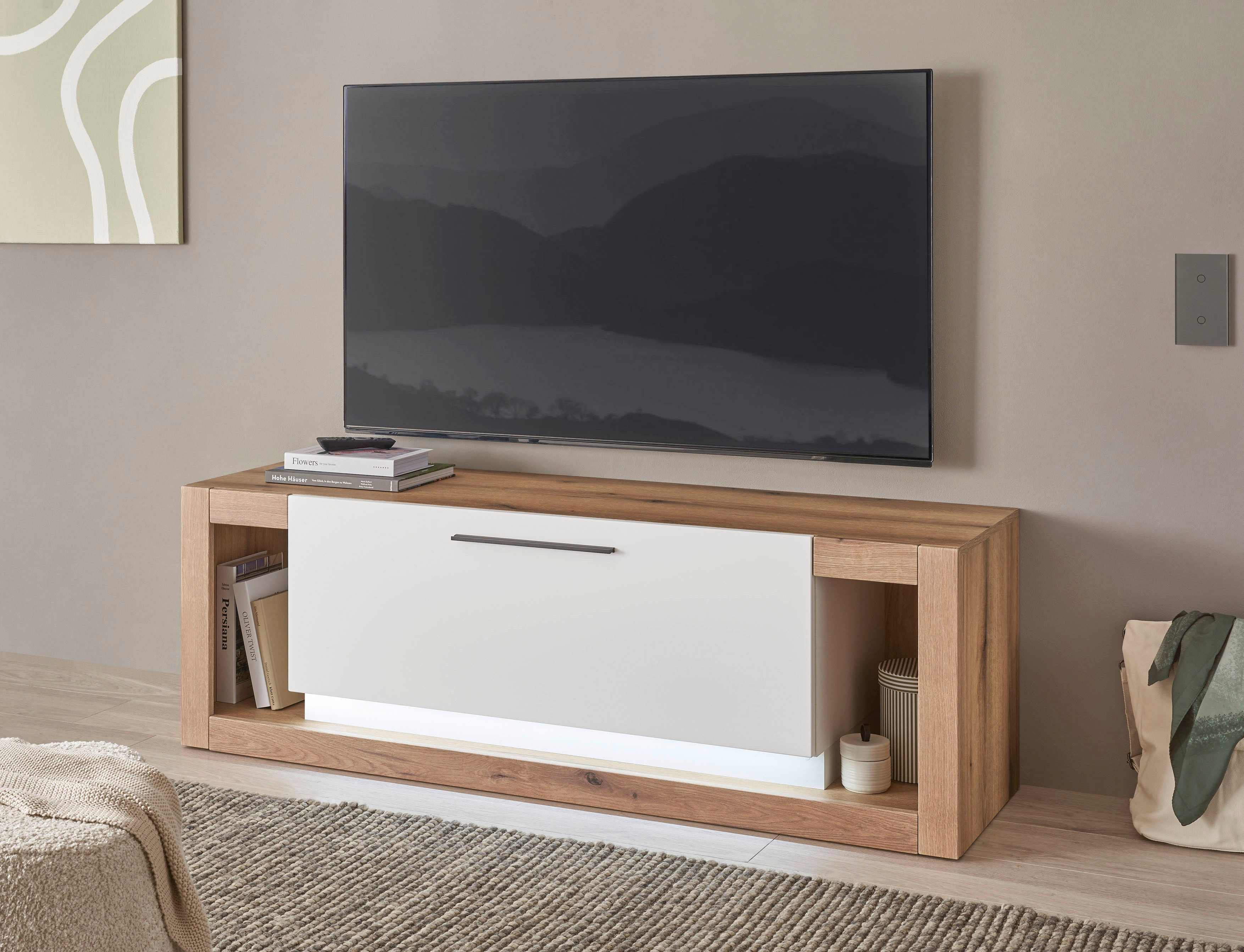 Home affaire Lowboard Brixen, moderner TV-Schrank, Kommode in Eiche Evoke Dekor mit Weiß, Metallgriffe, ausreichend Stauraum, vielseitig einsetzbar