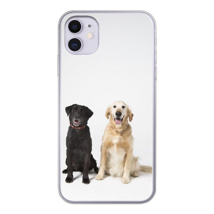 MuchoWow Handyhülle Zwei Labrador Retriever zusammen im Studio Handyhülle Apple iPhone 11 Smartphone-Bumper Print Handy