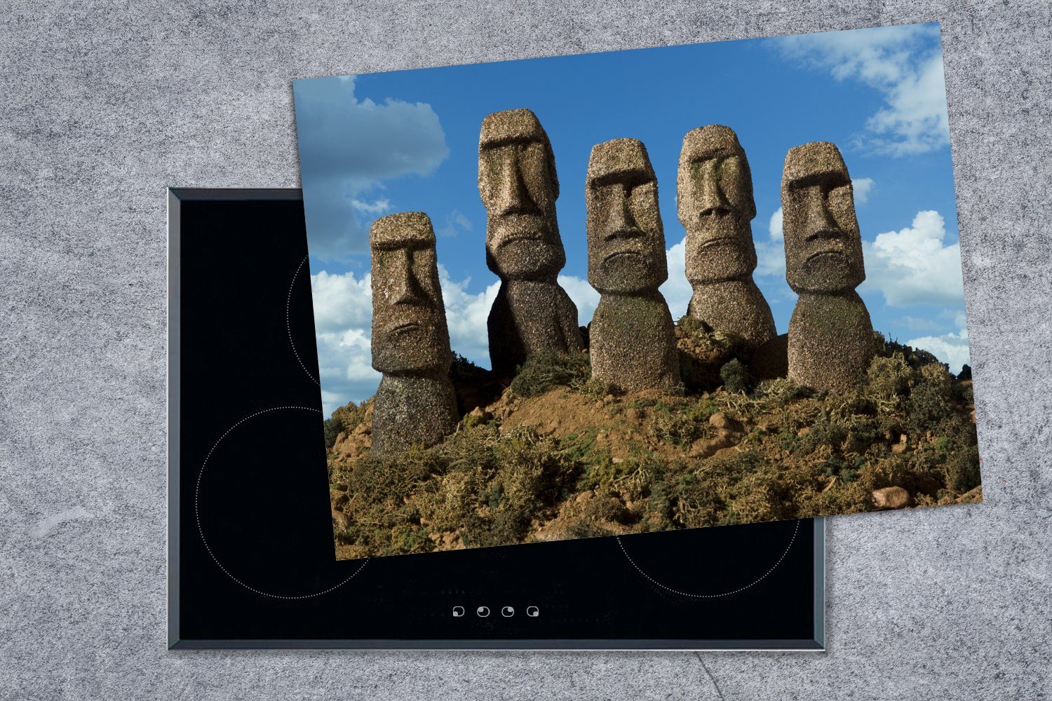 Osterinsel, MuchoWow nutzbar, auf Mobile Arbeitsfläche 70x52 Moai-Statuen Ceranfeldabdeckung Vinyl, Reihe in cm, der stehen Vier Herdblende-/Abdeckplatte (1 einer tlg),