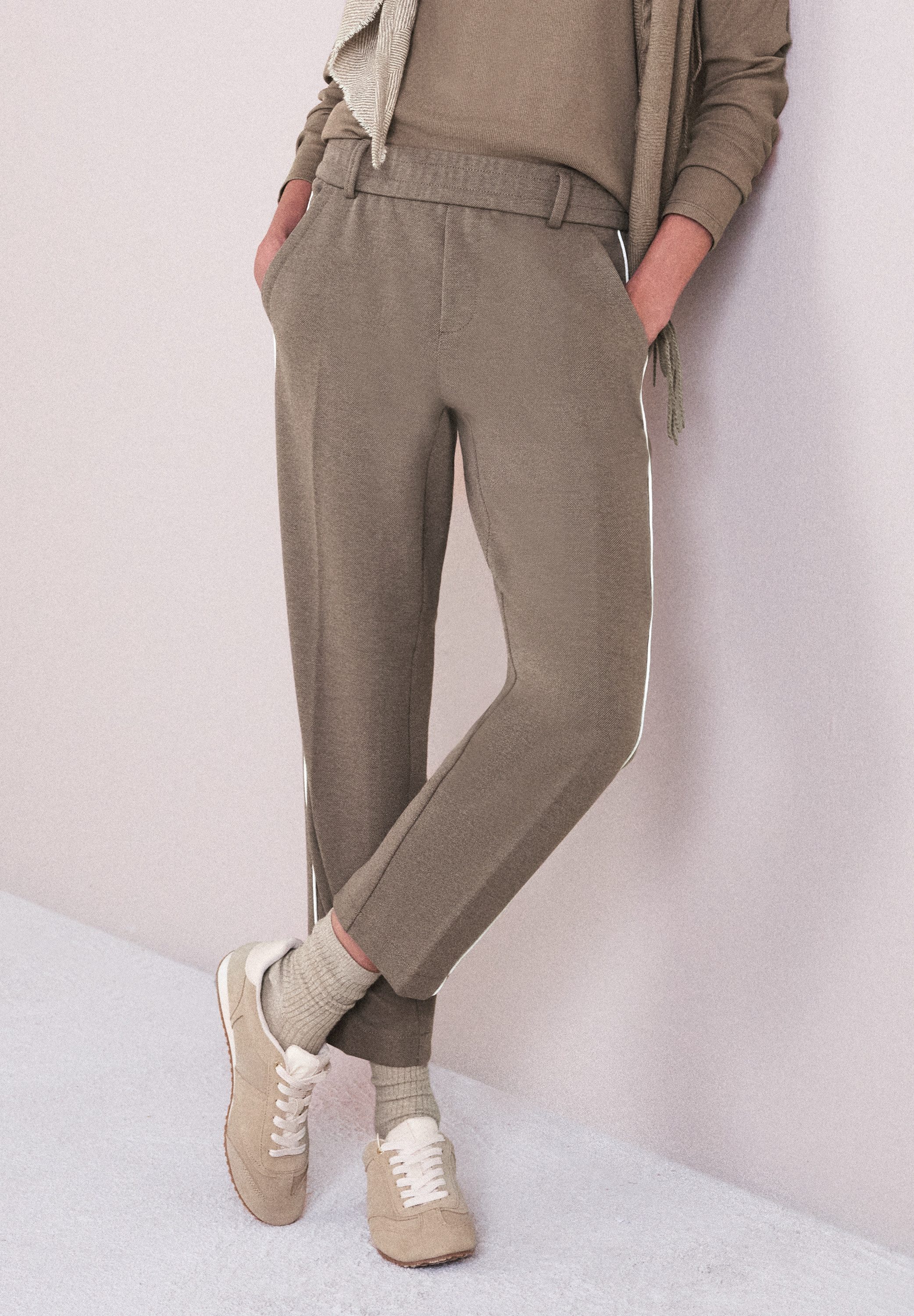 STREET ONE Stoffhose Style Bonny mit sportiven Tape Details