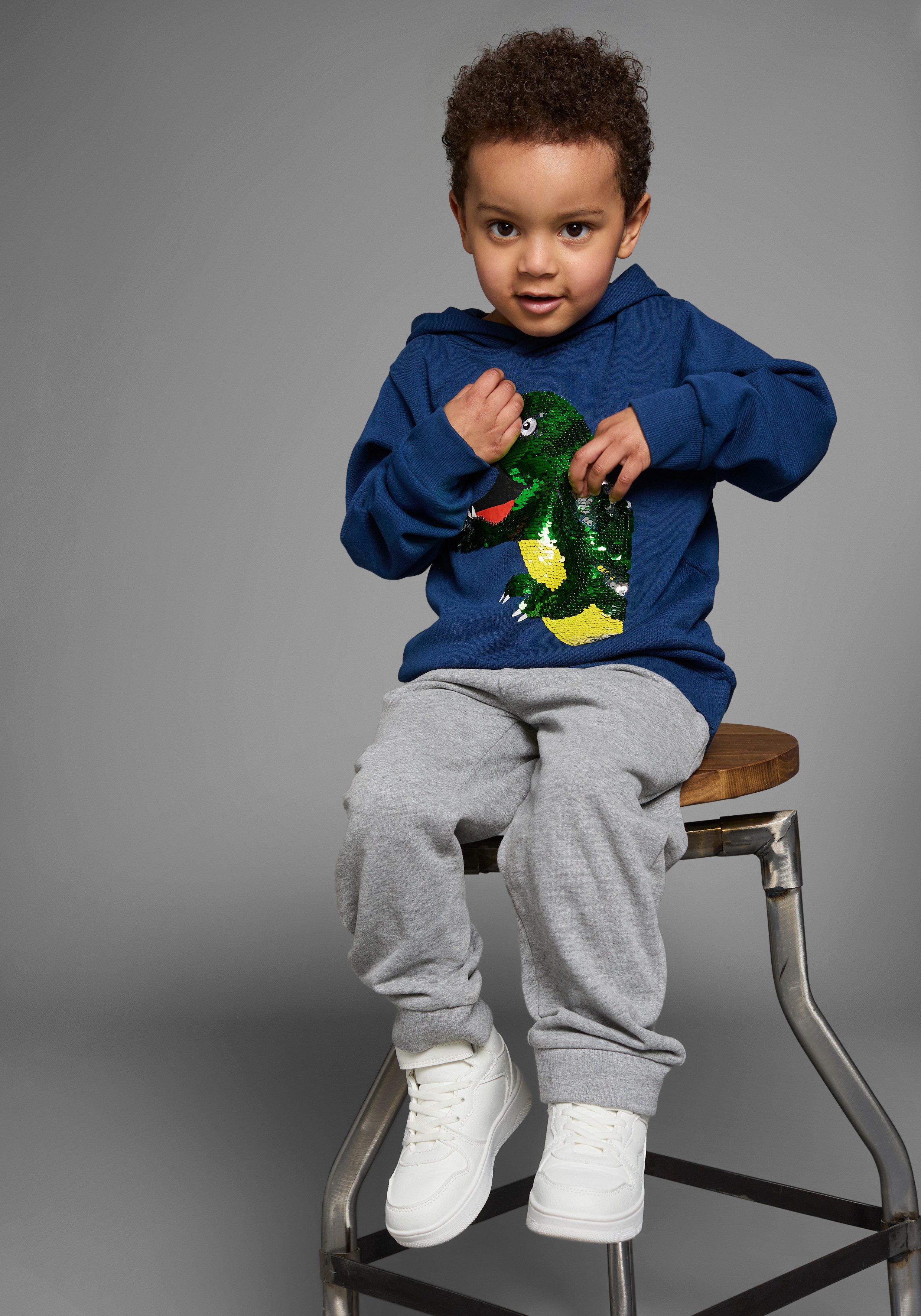 KIDSWORLD Kapuzensweatshirt mit tollem Dino aus Wendepailletten Langarm, Basic-Passform, bedruckt, aus Baumwolle – Bild 3 von 5