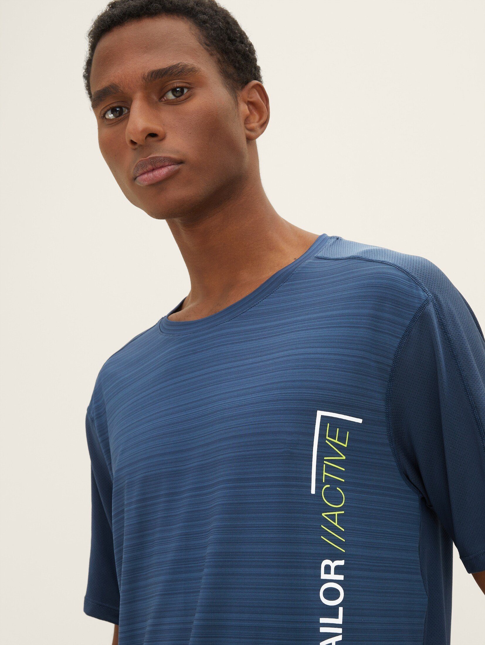 TAILOR Atmungsaktives T-Shirt mit Dot TOM Blue Textprint Light Langarmshirt