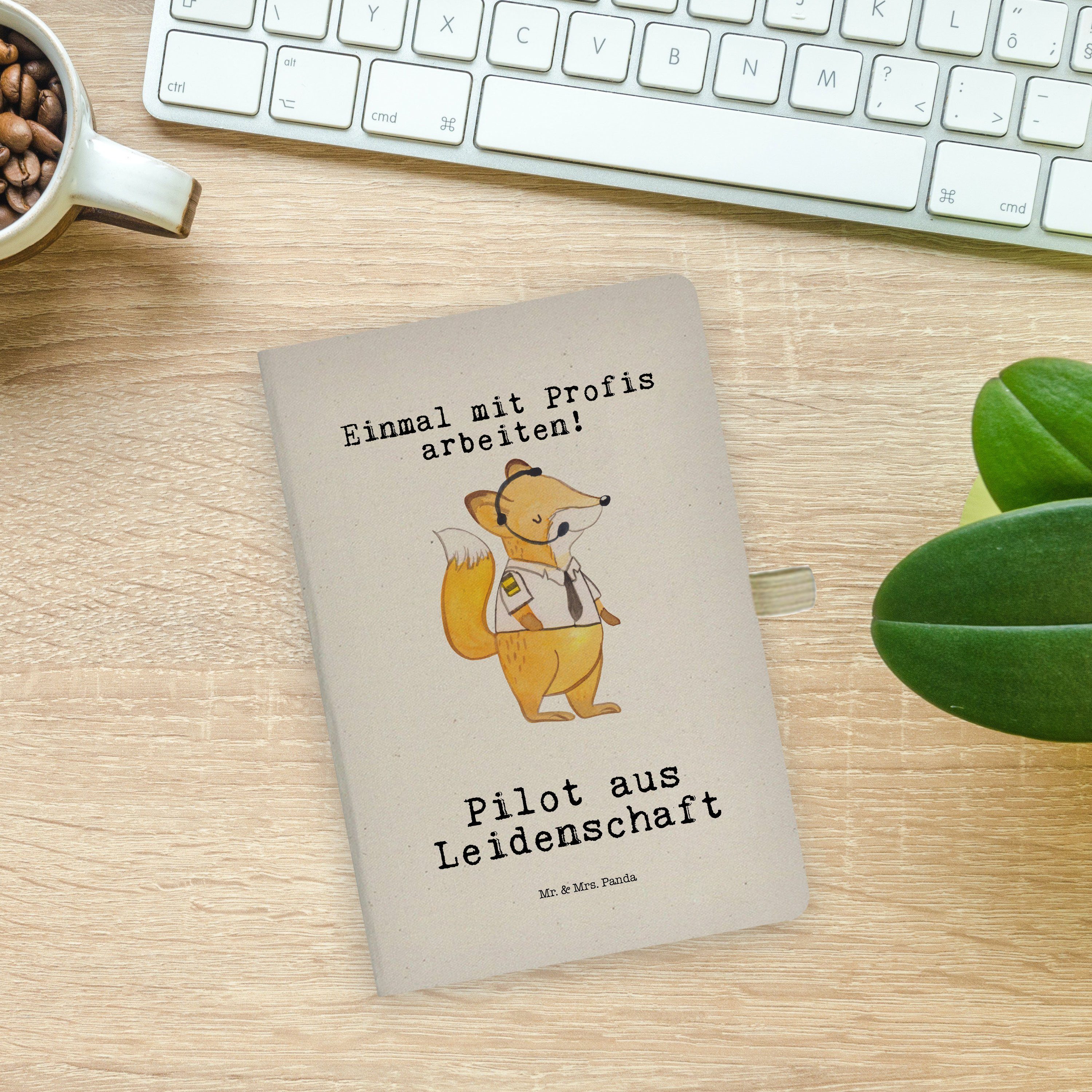 Notizbuch Mrs. & Panda Panda aus Mr. Geschenk, Notizheft, & Dankeschö Leidenschaft - Pilot Mrs. - Transparent Mr.